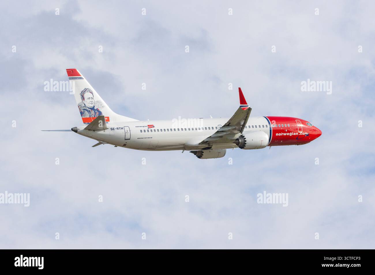 Minna Canthin mukaan nimetty norvegese Boeing 737 Max 8 -lentokone nousussa Helsinki-Vantaalta.||norvegese Boeing 737 Max 8, dal nome della chiave finlandese Foto Stock