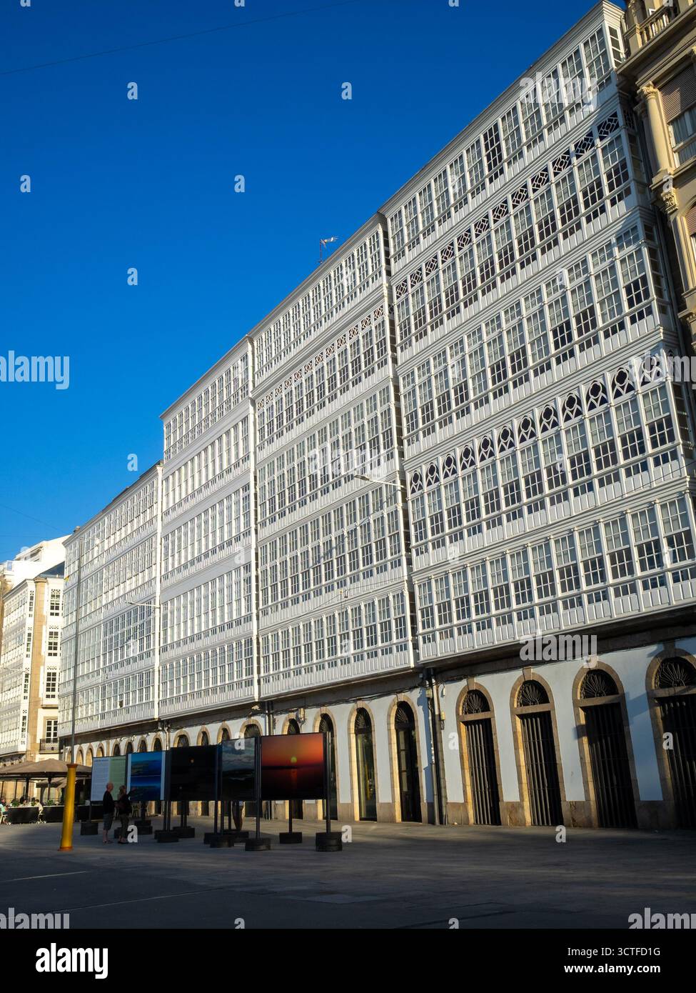 Balconi tradizionali di Un edificio Coruna Foto Stock