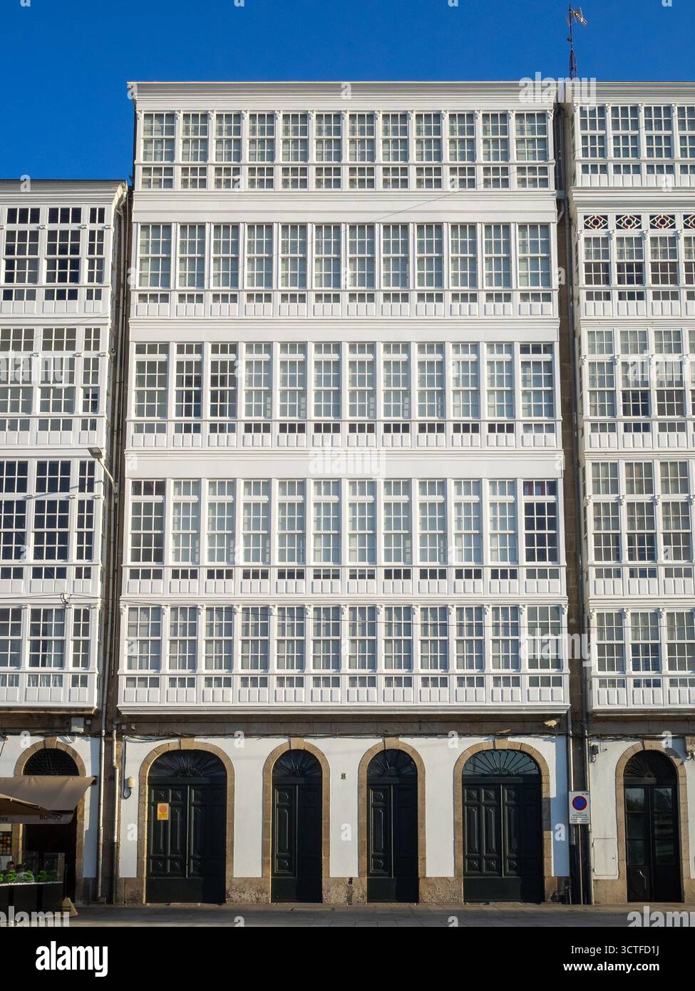 Balconi tradizionali di Un edificio Coruna Foto Stock