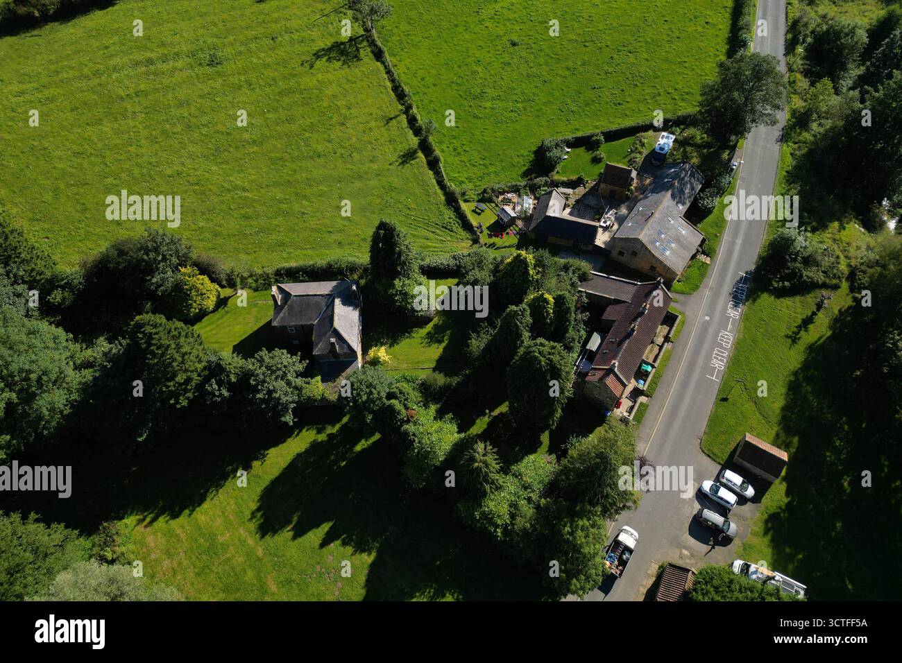 Il fiume Ask scorre attraverso il villaggio di Lealholm nella parrocchia civile di Glaisdale, nel North York Moors National Park. North Yorkshire Foto Stock