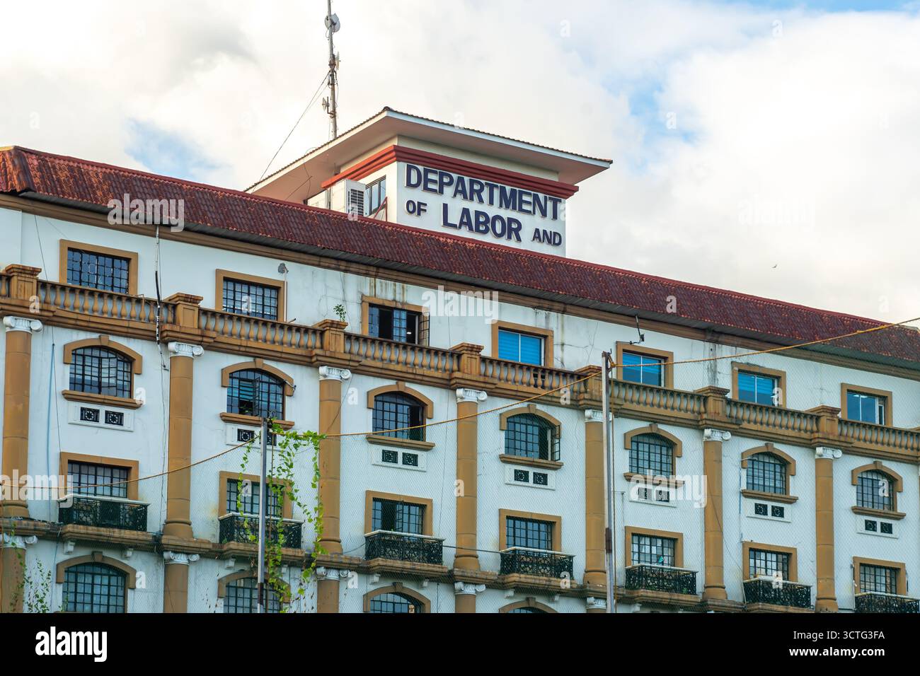 Il Dipartimento del lavoro e dell'occupazione dell'edificio del governo filippino, Manila, Filippine Foto Stock