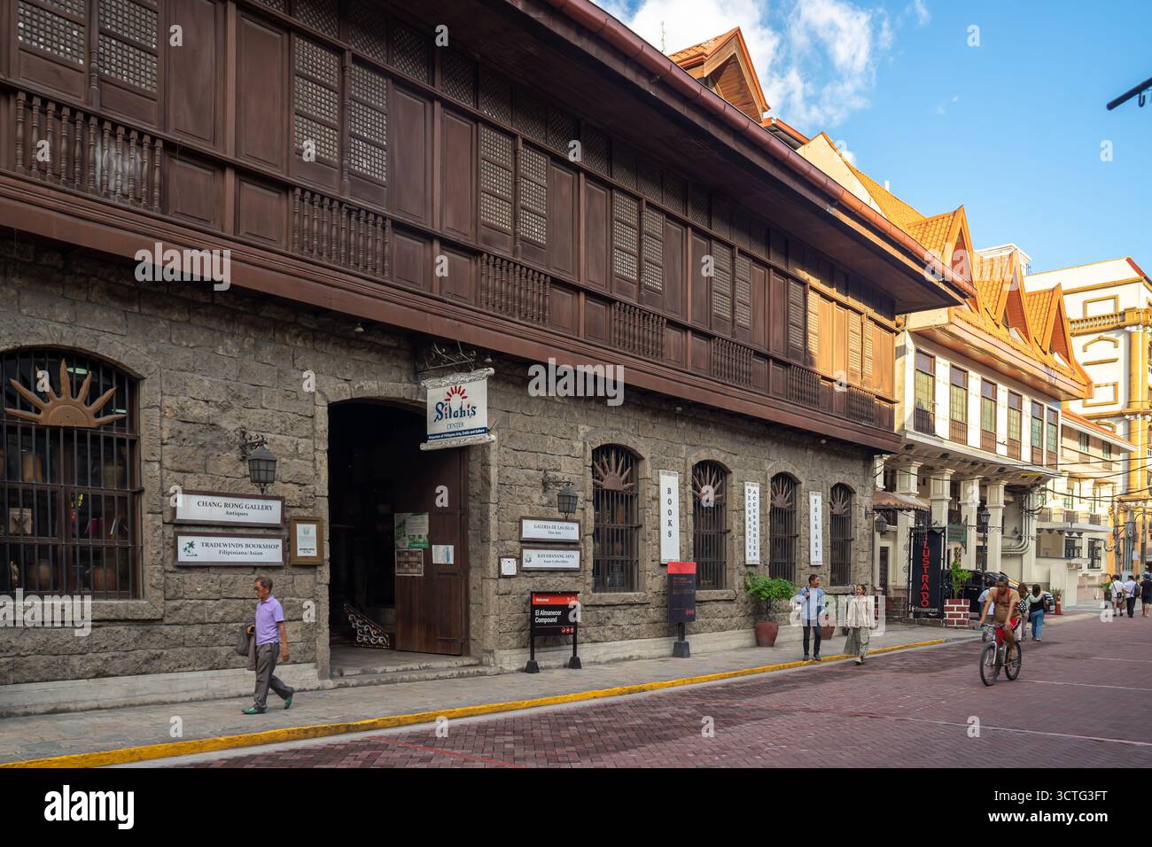 Un edificio a Intramuros, Manila, Filippine. L'edificio ospita Silahis Arts & Artists, un negozio storico e un ristorante Illustrados Foto Stock