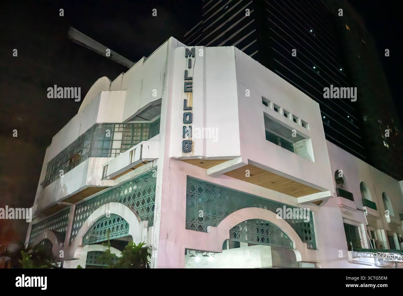 Mile Long Building, una proprietà commerciale a Makati, Filippine. Foto Stock