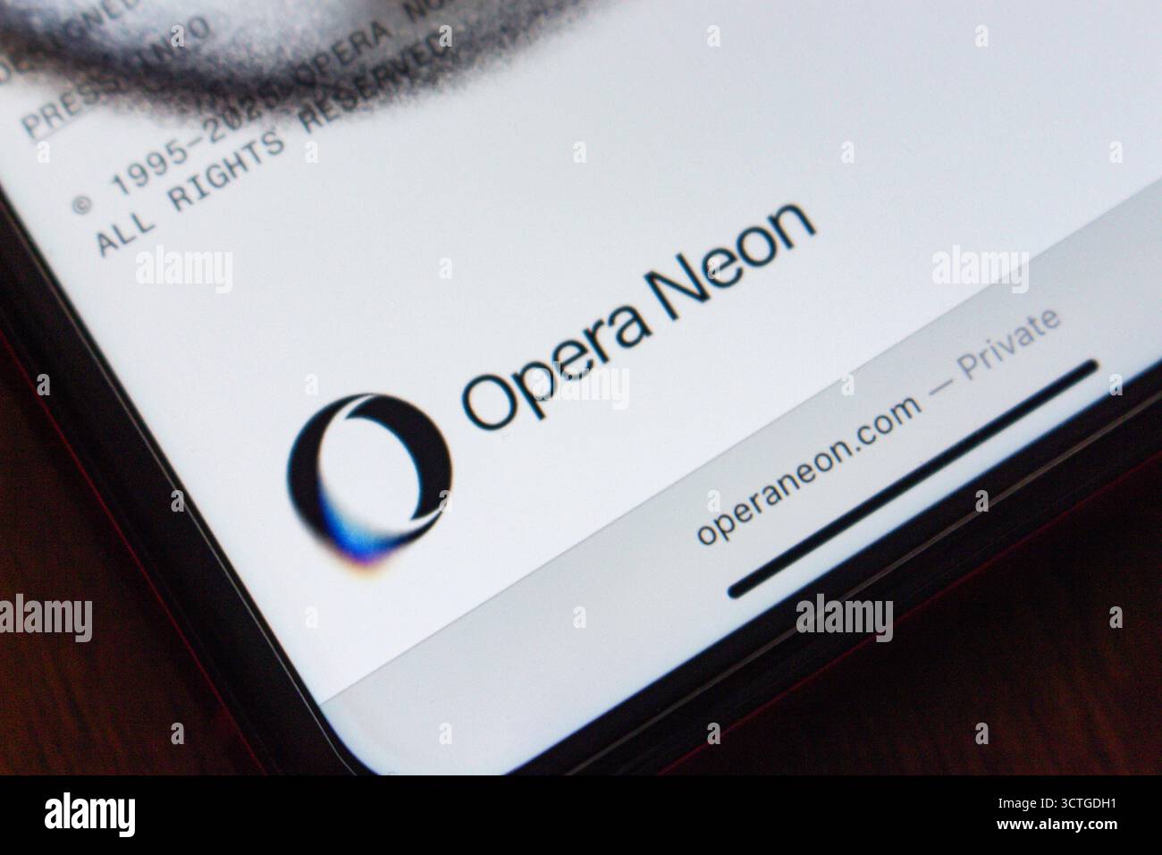 Logo Opera Neon caricato sul suo sito ufficiale. Opera Neon è un browser basato sull'intelligenza artificiale di Opera con un'interfaccia visivamente coinvolgente e intuitiva. Foto Stock