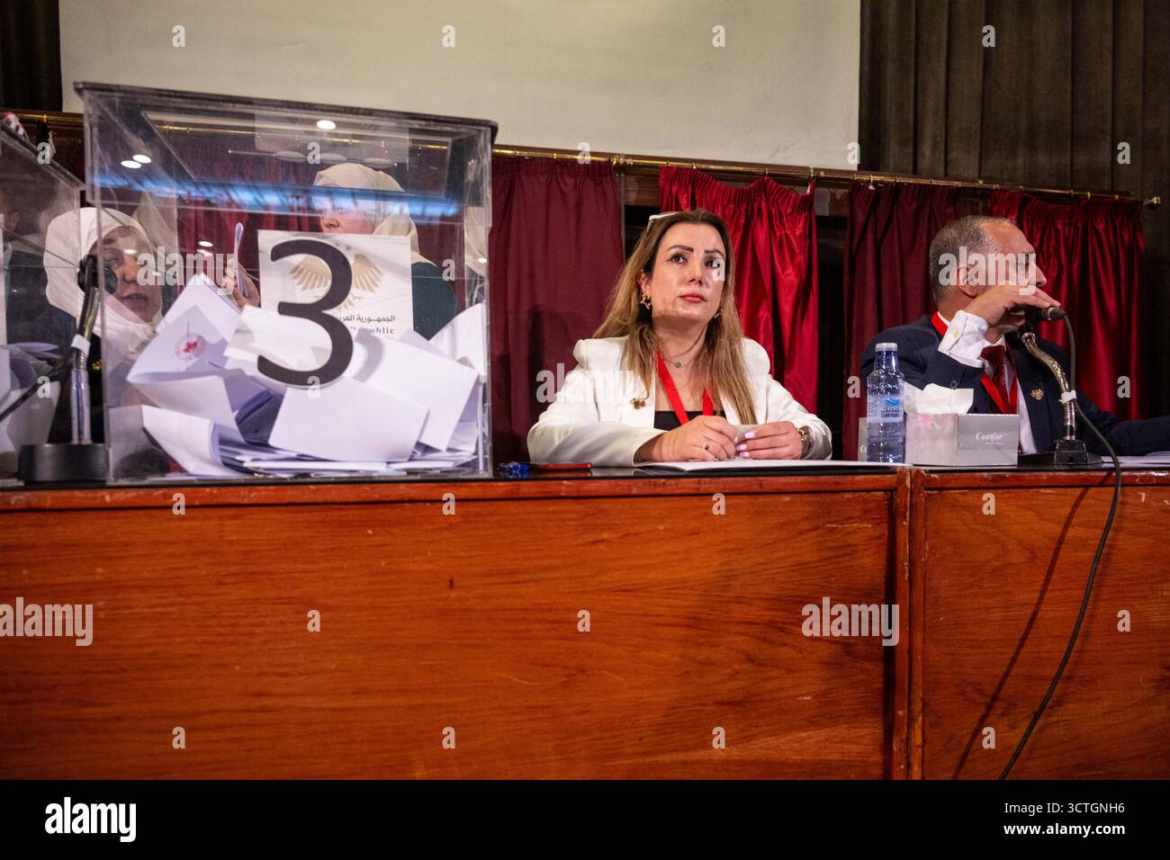 Damasco, Siria. 5 ottobre 2025. Il 5 ottobre 2025, il seggio elettorale di Damasco presso la Biblioteca Nazionale per le prime elezioni post-Assad per designare un parlamento ad interim, a Damasco, in Siria. Foto di Ammar Abd Rabbo/ABACAPRESS.COM credito: Abaca Press/Alamy Live News Foto Stock