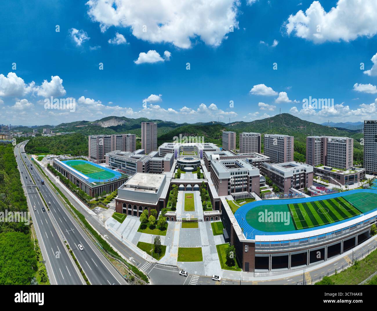 Fotografia aerea del lago artificiale Huangzhukeng nel Shenzhen High School High School Park Foto Stock