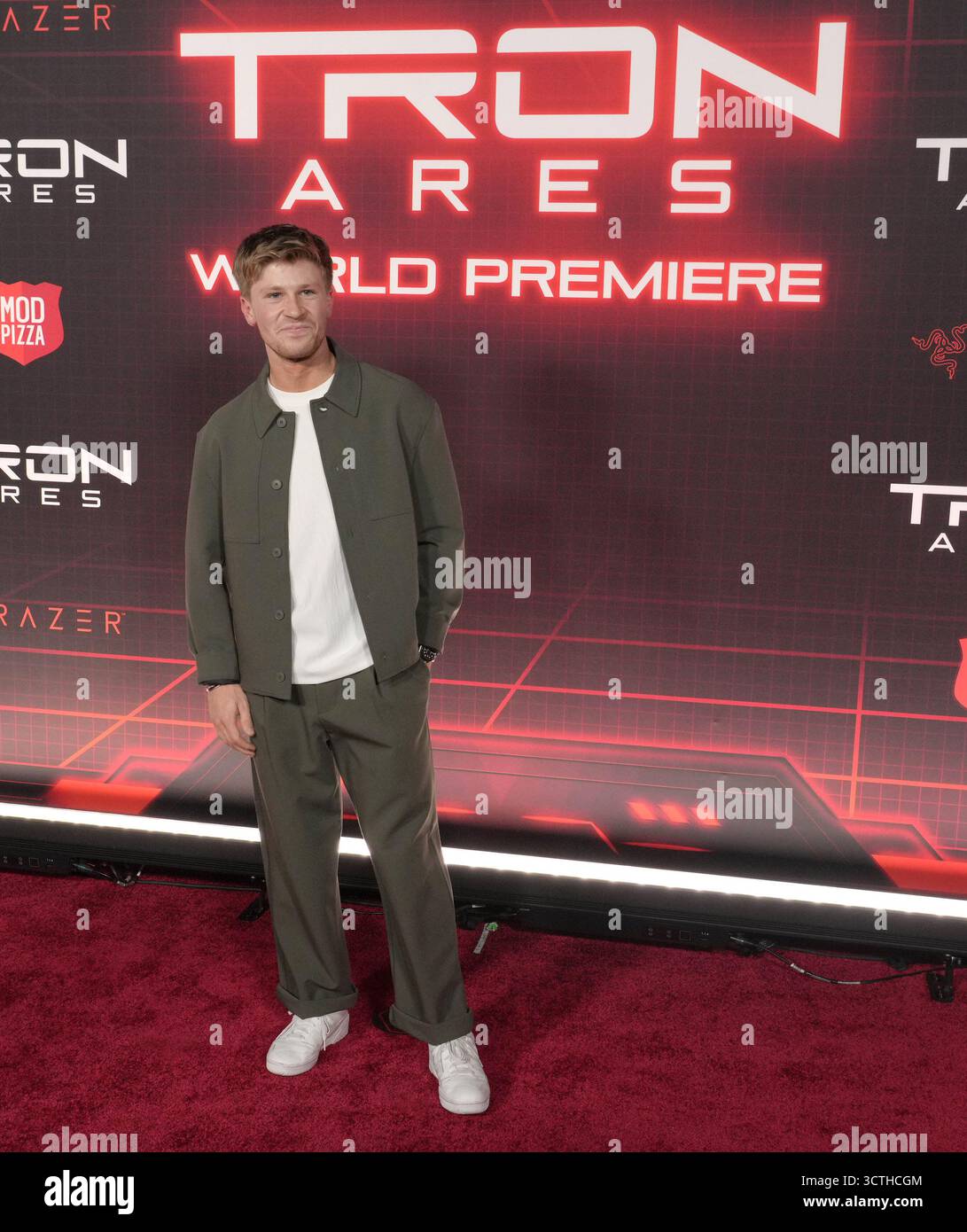 Los Angeles, Stati Uniti. 6 ottobre 2025. Robert Irwin arriva al Disney's TRON: ARES World Premiere tenutasi al TCL Chinese Theatre di Hollywood, CA, lunedì 6 ottobre 2025. (Foto di Sthanlee B. Mirador/Sipa USA) credito: SIPA USA/Alamy Live News Foto Stock