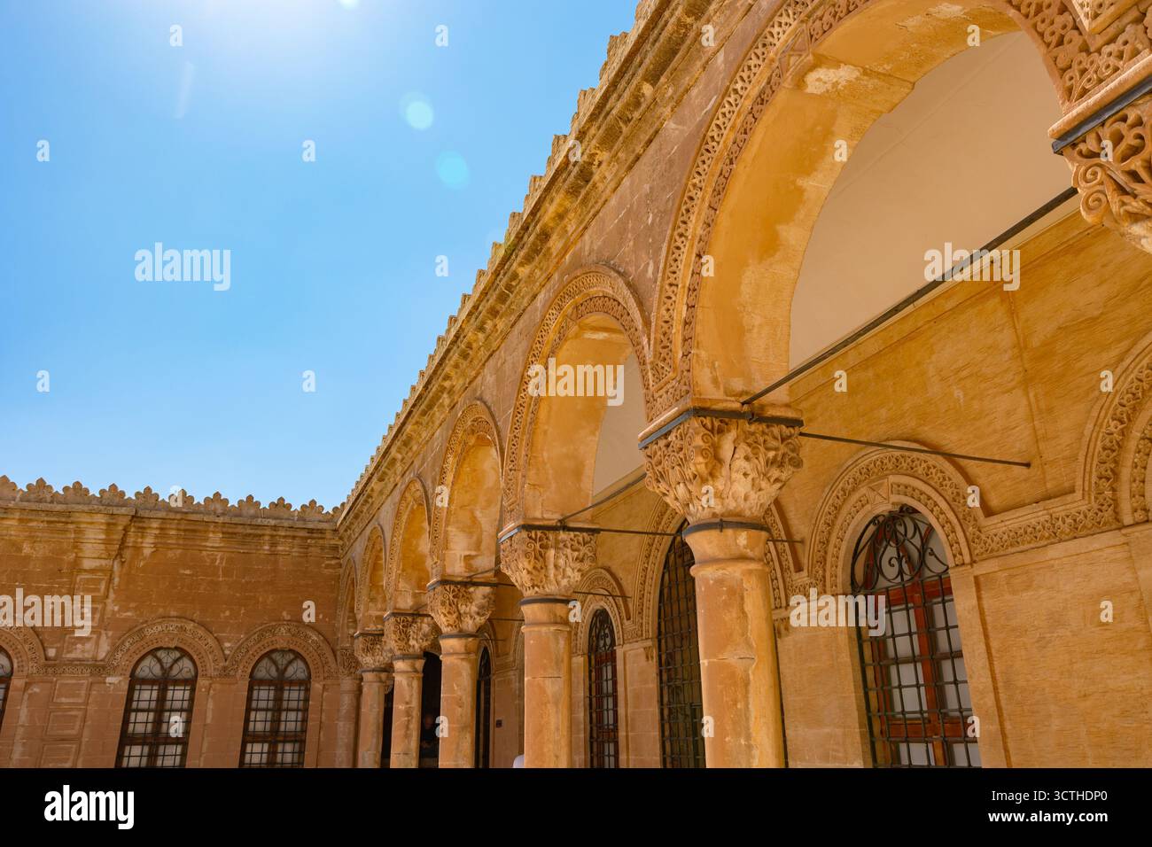 Edificio del Museo Mardin di giorno. Mardin Turchia - 6.27.2025 Foto Stock