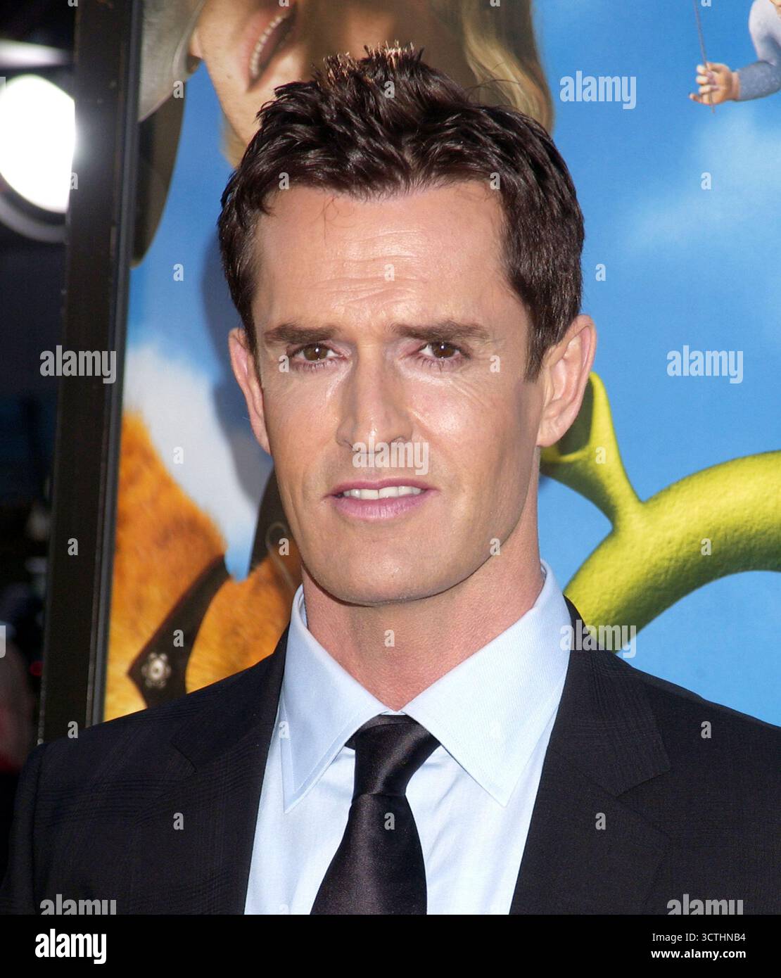 Rupert Everett alla prima Shrek 2 tenutasi al Mann Village Theatre. Westwood, Los Angeles, 8 maggio 2004 Foto Stock