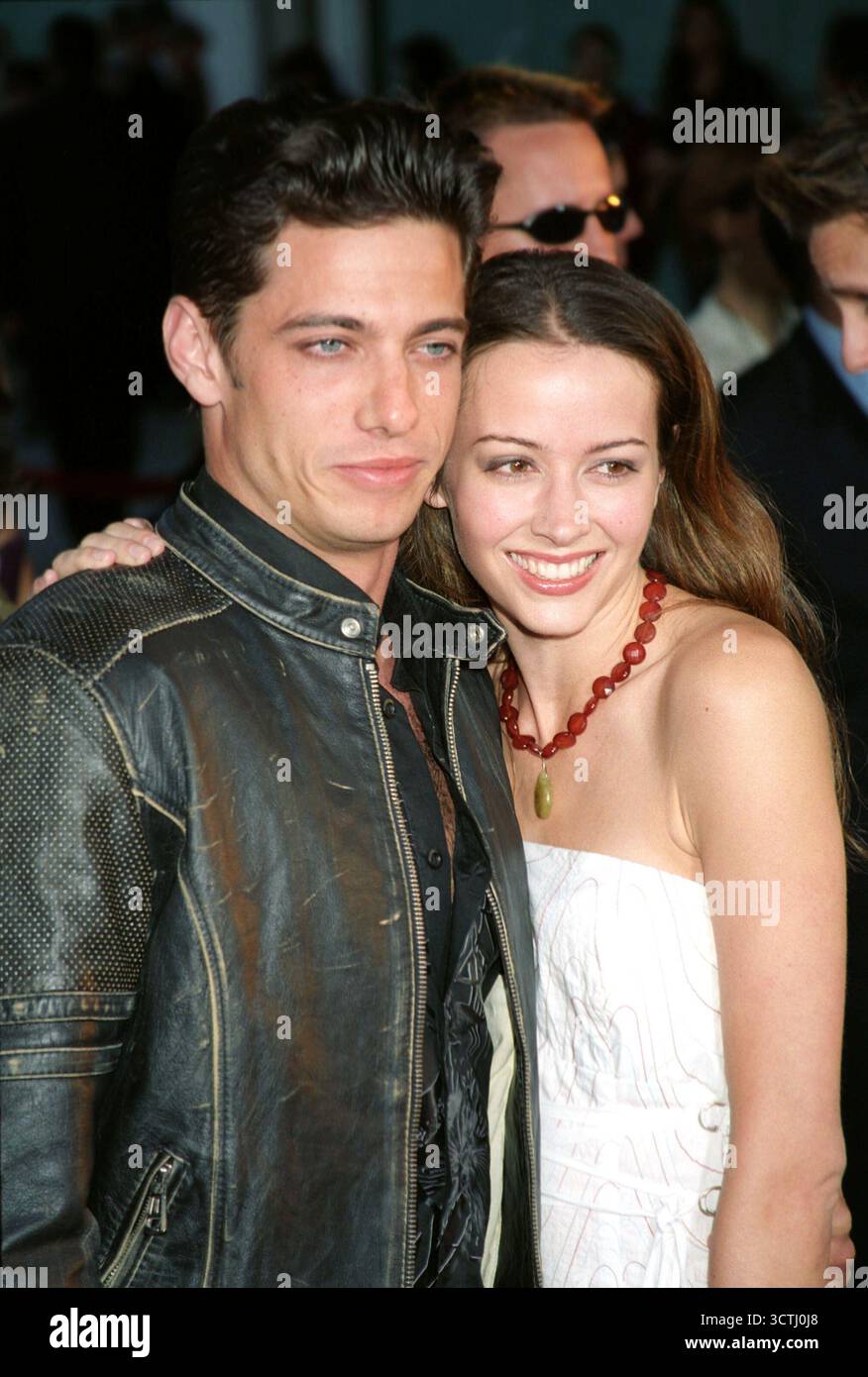 Amy Acker e il marito James Carpinello alla prima di "The Punisher" tenutasi al Cinerama Dome di Hollywood, il 12 aprile 2004 Foto Stock