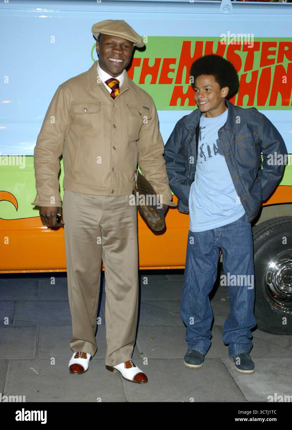Chris Eubank e Son alla prima inglese di Scooby Doo 2 : Monsters Unleashed. Vue Cinema in Islington, Londra, 26 marzo 2004 Foto Stock