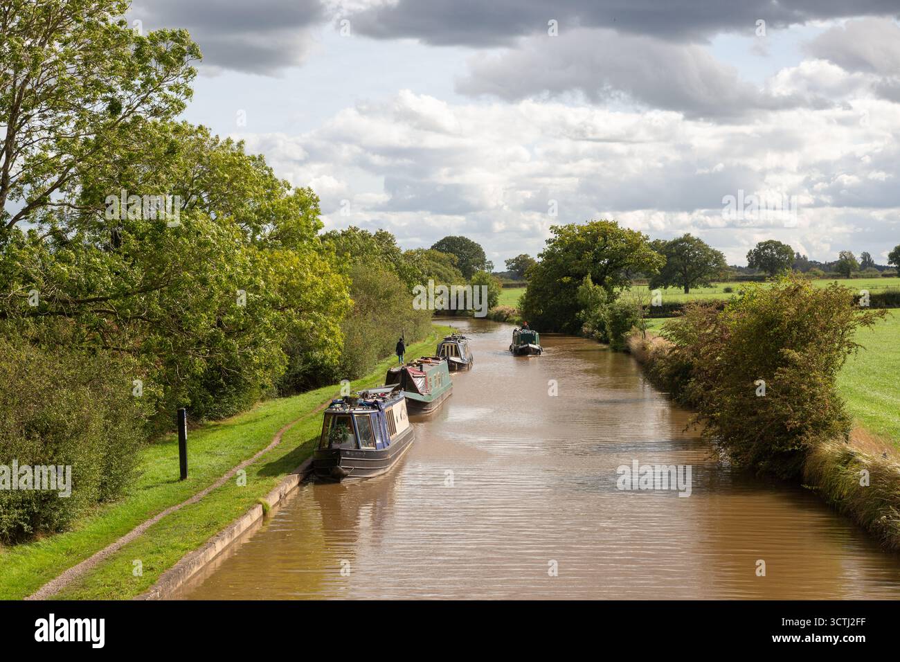 Canal Boats sul canale Shropshire Union Canal a Hurleston Junction, vicino a Nantwich, Cheshire, Inghilterra Foto Stock