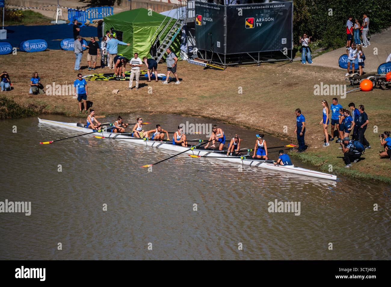 Squadra femminile Helios CN durante una regata internazionale tra la Helios CN - USJ vs. Oxford University per commemorare il Centenario della Helios CN Foto Stock