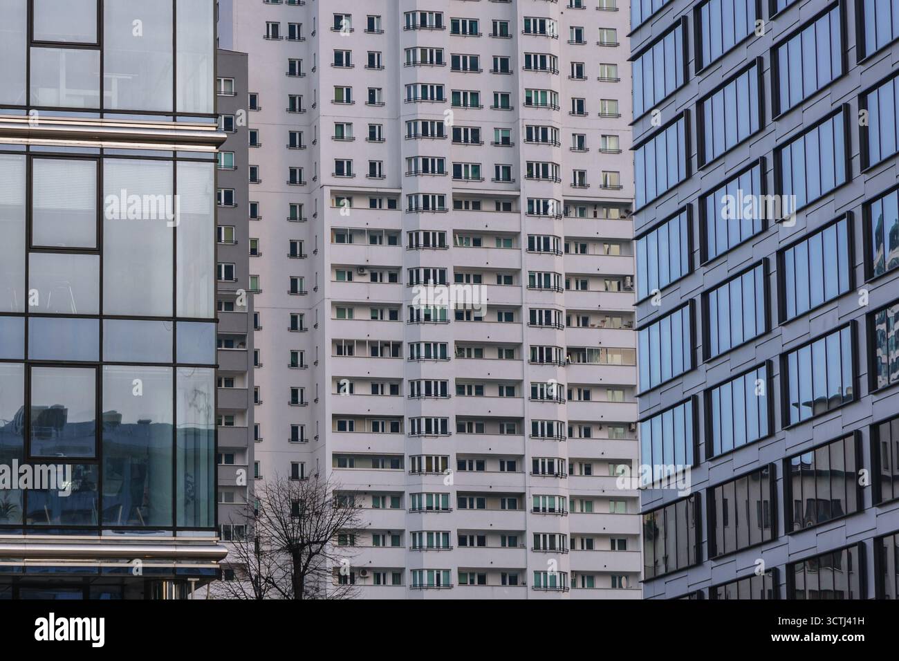 Appartamenti ed edifici per uffici nel quartiere Wola di Varsavia, Polonia Foto Stock