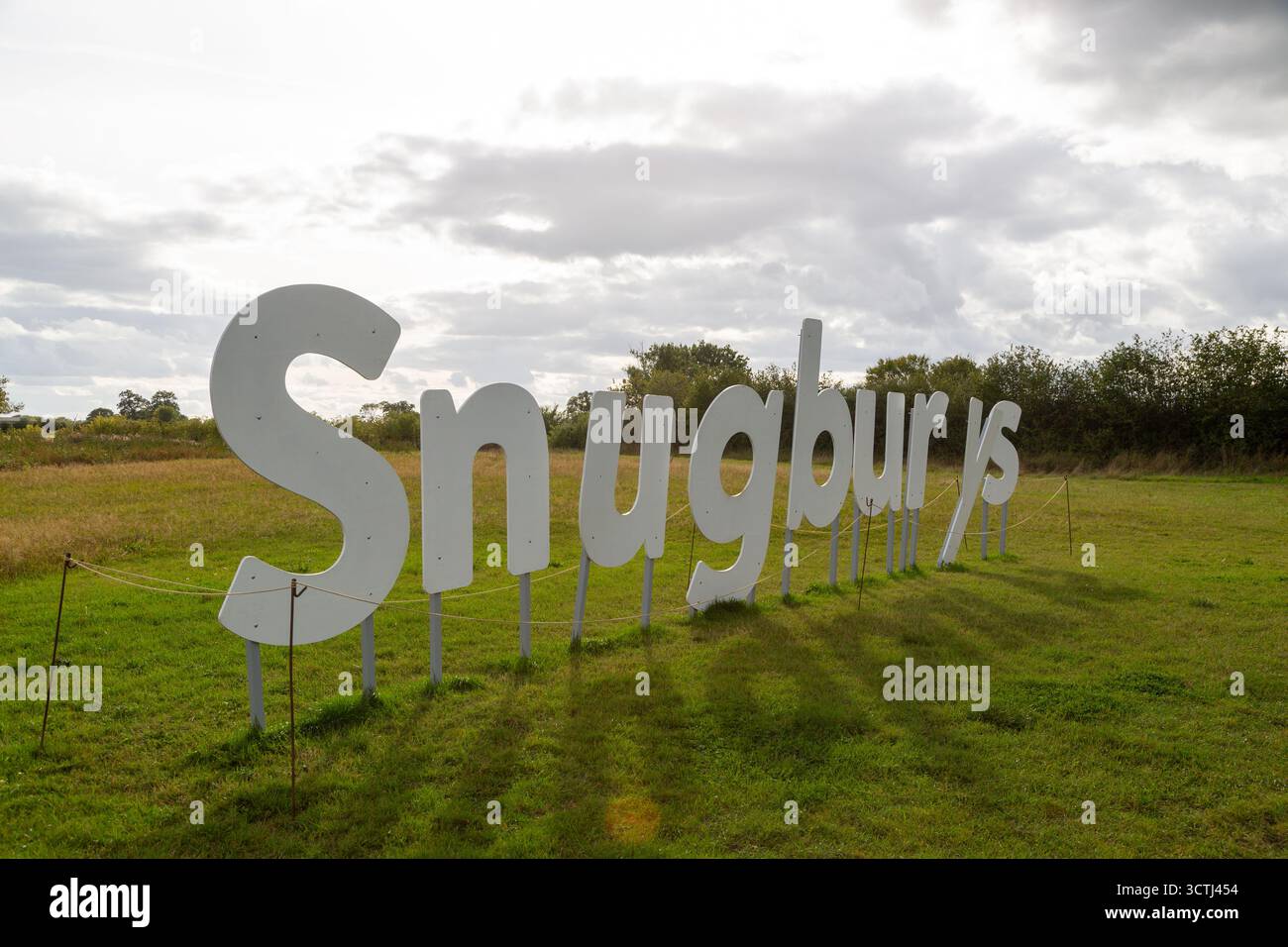 Grande cartello Snugburgs presso Snugburys Ice Cream, Park Farm, Hurleston, Nantwich, Cheshire Foto Stock