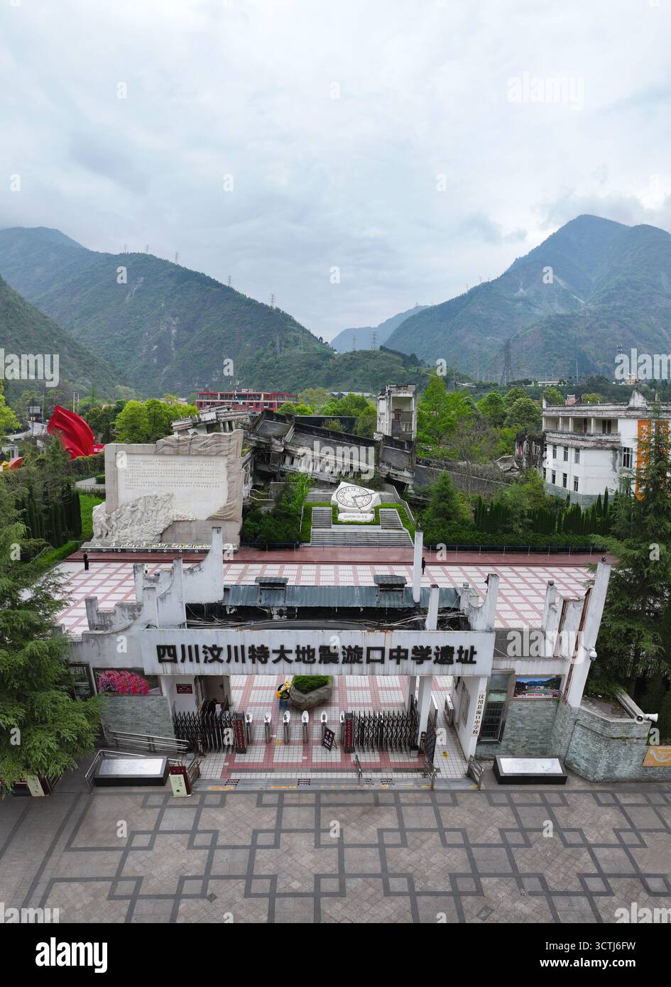 Fotografia aerea dell'epicentro del terremoto del 5,12 nell'area turistica speciale di Wenchuan, città di Yingxiu, prefettura di Aba Foto Stock