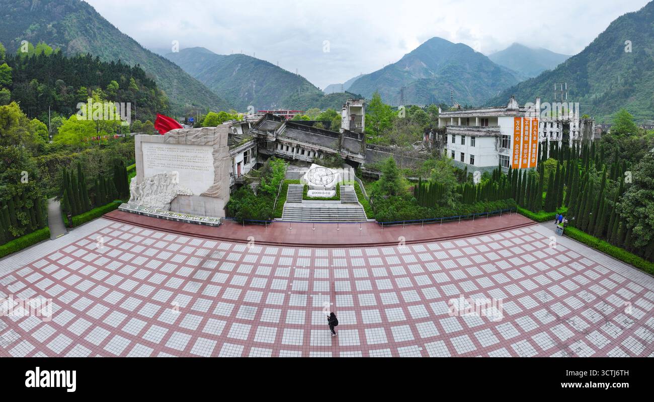 Fotografia aerea dell'epicentro del terremoto del 5,12 nell'area turistica speciale di Wenchuan, città di Yingxiu, prefettura di Aba Foto Stock