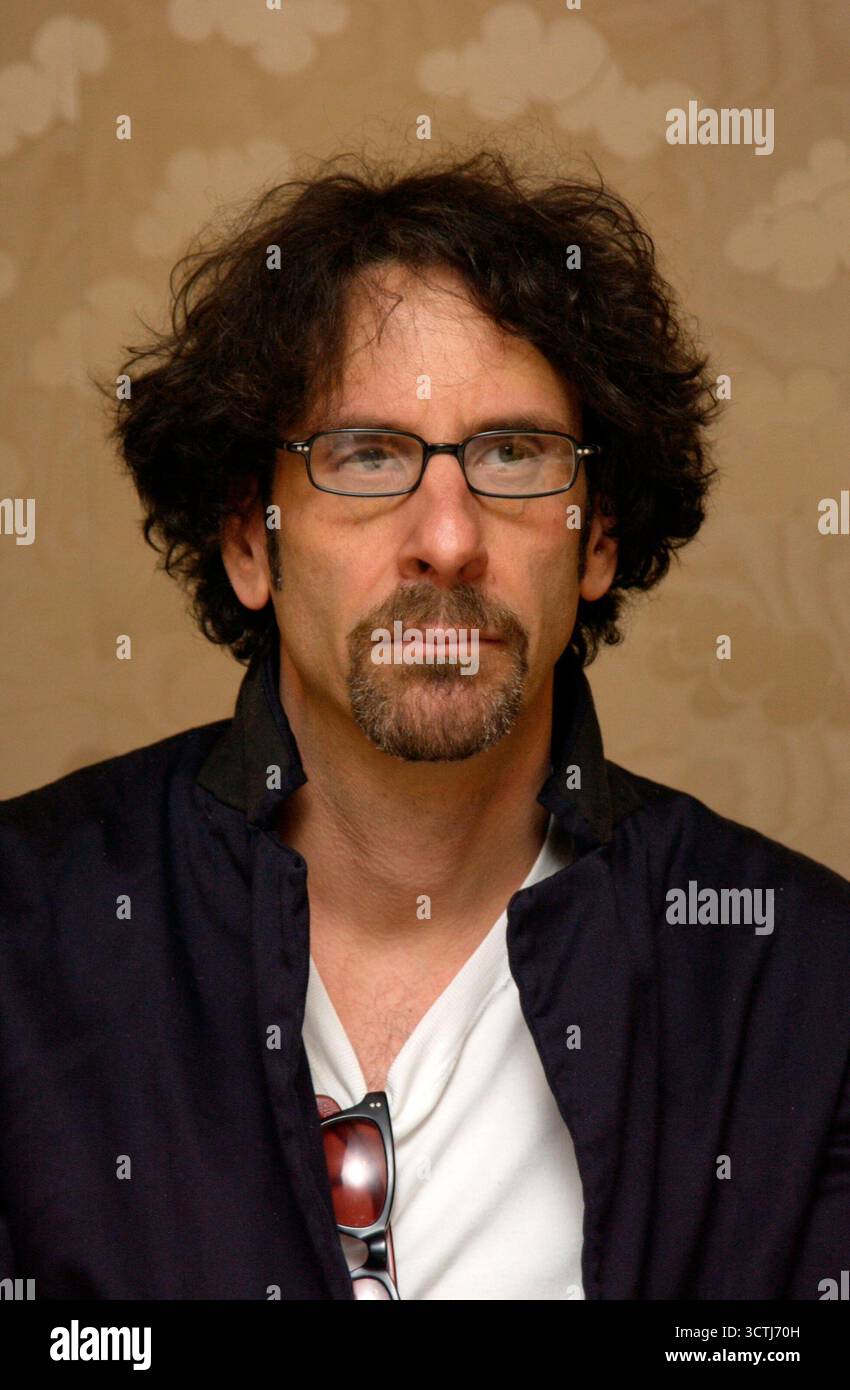 Joel Coen a una conferenza stampa per i Ladykillers. Hotel St.Regis, Los Angeles, 12 marzo 2004 Foto Stock