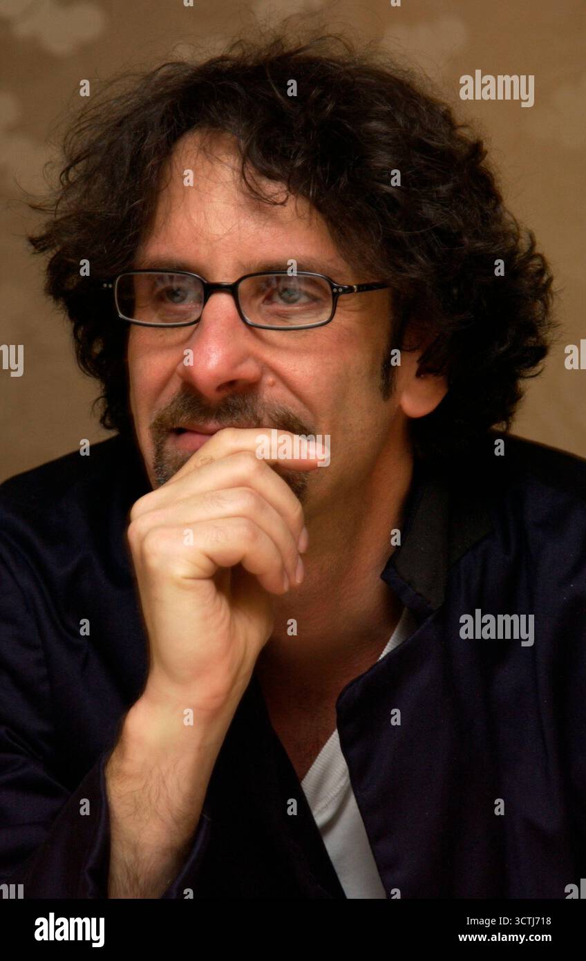 Joel Coen a una conferenza stampa per i Ladykillers. Hotel St.Regis, Los Angeles, 12 marzo 2004 Foto Stock