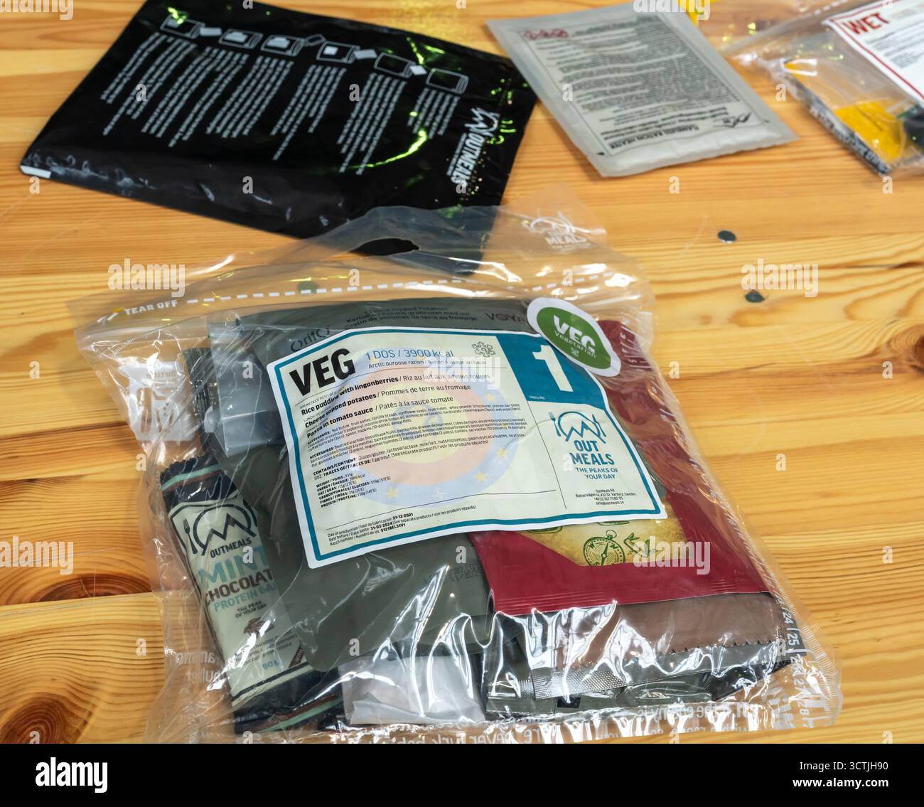 Pacchetto di razione militare sottovuoto esposto durante l'evento Open Bedrijvendag al 18th Logistics Battalion, difesa belga Foto Stock
