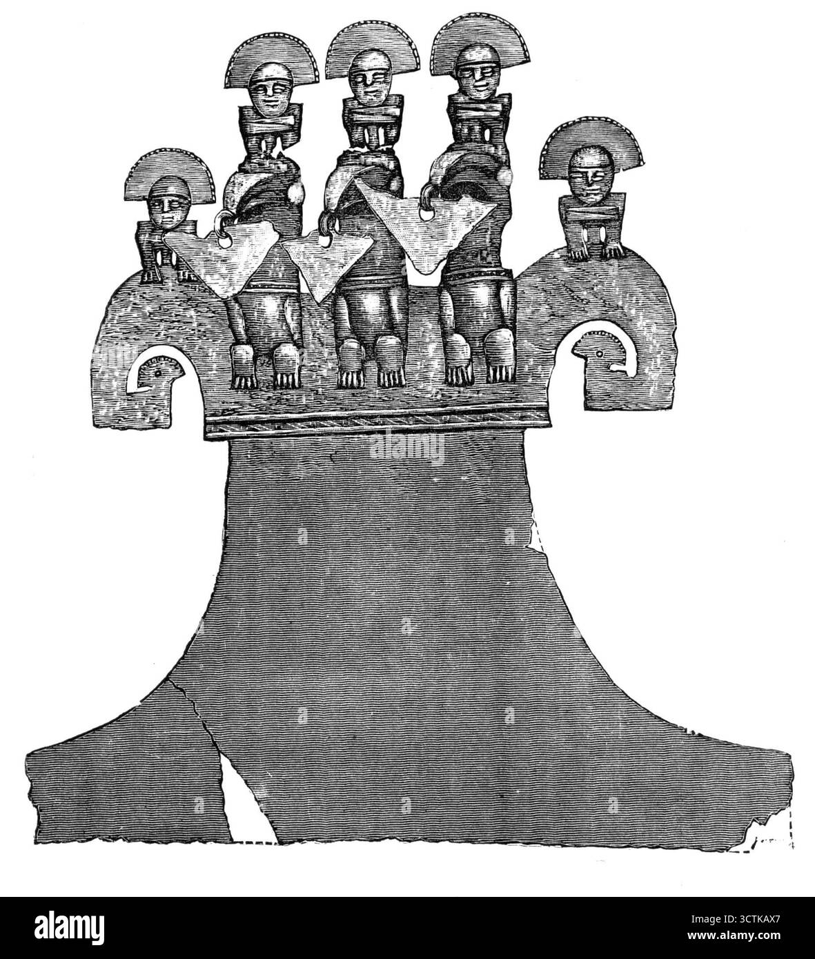 Ornamenti d'oro dalle tombe degli Inca del Perù - altare-santuario d'oro, con figure di condor, e dei con copricapo che rappresenta il sole, 1883. Oggetto di '...una collezione molto interessante e unica di ornamenti d'oro delle "Huacas" o tombe degli Inca del Perù. Sono stati ottenuti dal Senor Don Leocadio Maria Arango, di Medellin, durante una residenza di trent'anni in quel paese, ma sono ora passati alla collezione di Lady Brassey... L'oro, nel linguaggio figurativo del popolo, era la sostanza delle "lacrime piangute dal Sole"... Fig. 3, di oro puro, rappresentante Foto Stock
