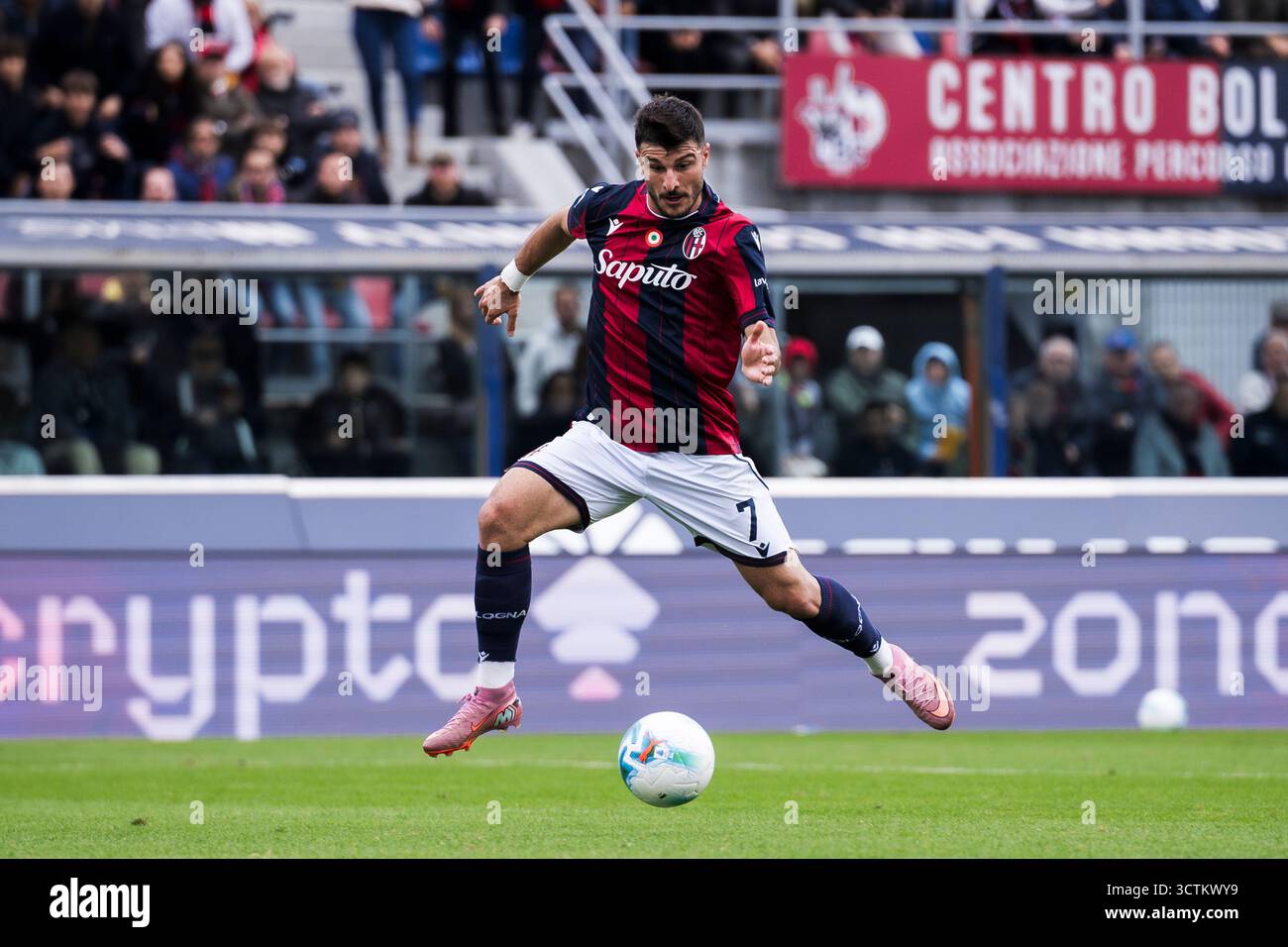Riccardo Orsolini del Bologna FC segna un gol durante la partita di serie A tra Bologna FC e Pisa SC. Foto Stock