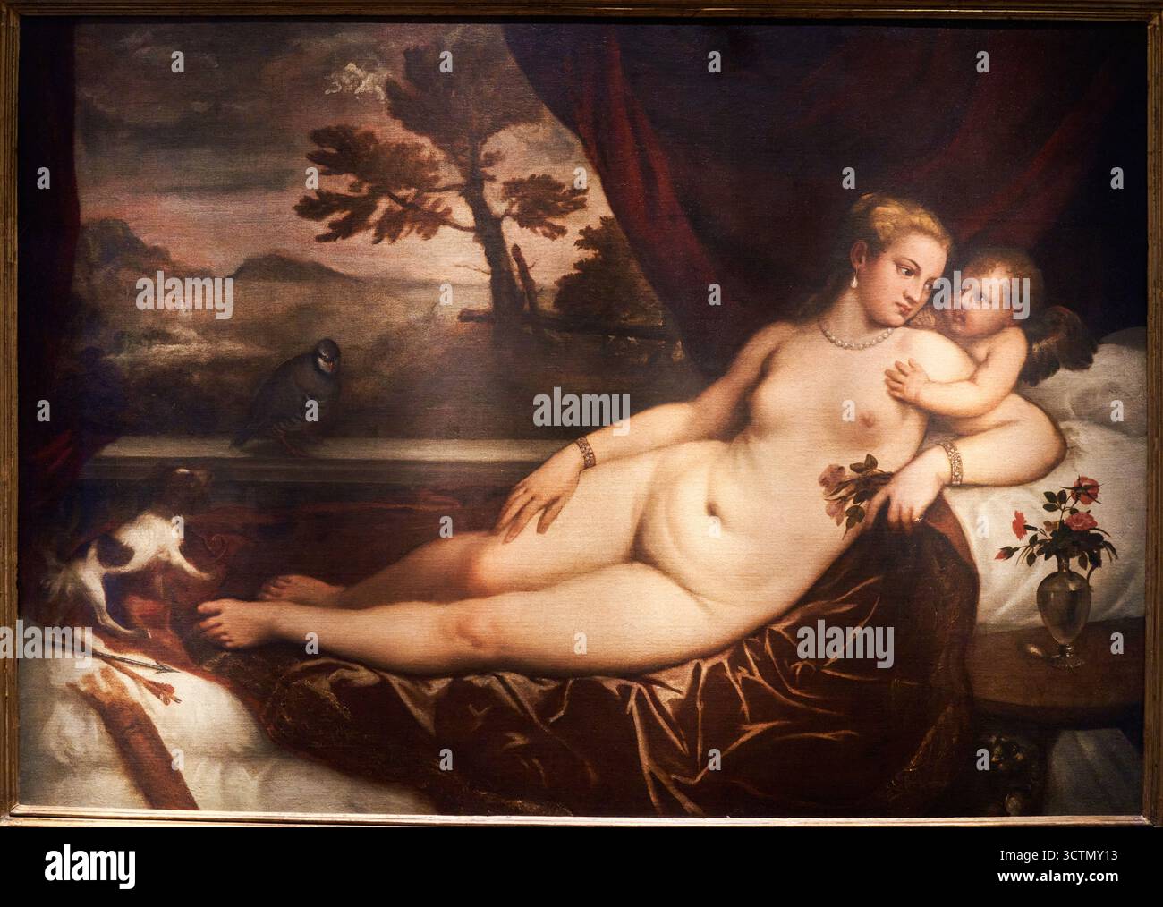 Venere e Cupido con un cane da giro e un pantalone, 1550 circa, olio su tela, Tiziano Vecellio detto TIZIANO e bottega, Galleria degli Uffizi, Galeria degli Uffizi, Firenze, Toscana, Italia. Foto Stock