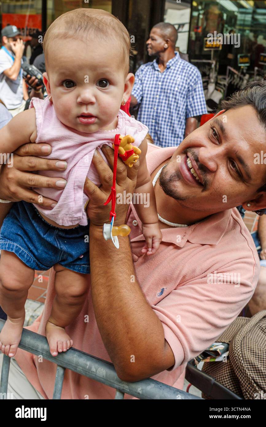 Miami Florida, Flagler Street, vincitore della Florida Marlins Major League Baseball World Series, festeggia i tifosi, striscioni, sfilata, evento culturale, tradizione, attività Foto Stock