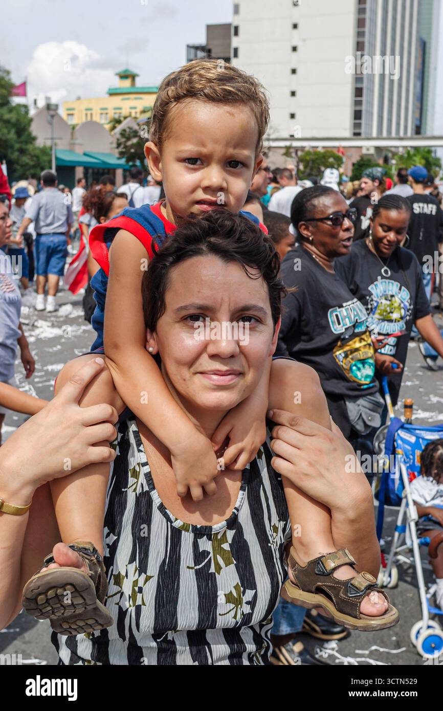 Miami Florida, Flagler Street, vincitore della Florida Marlins Major League Baseball World Series, festeggia i tifosi, striscioni, sfilata, evento culturale, tradizione, attività Foto Stock