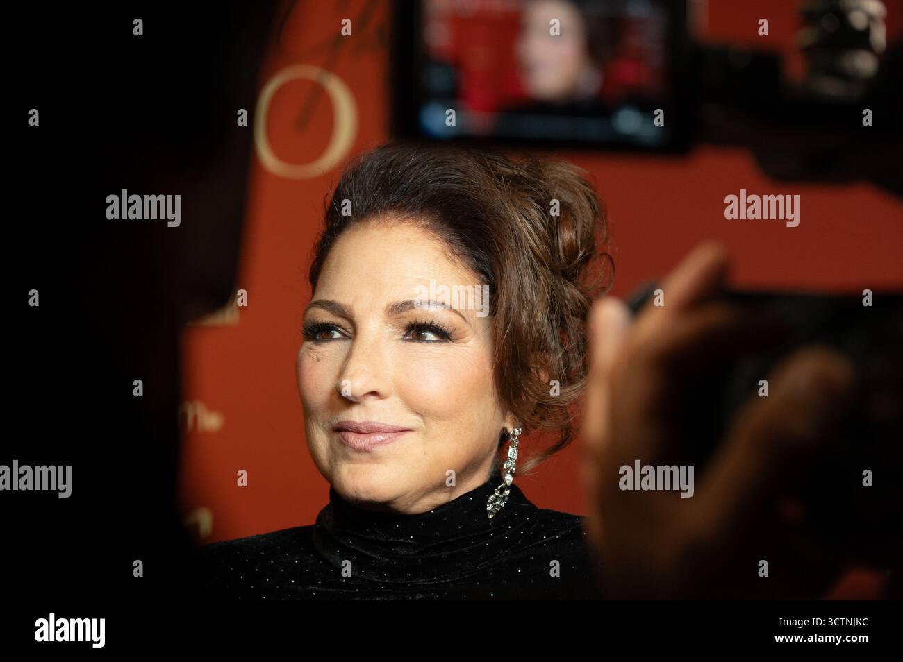 Madrid, Spagna. 7 ottobre 2025. Gloria Estefan partecipa ai Vanity Fair Awards a la Borda del Mentidero, Madrid. Credito: SOPA Images Limited/Alamy Live News Foto Stock