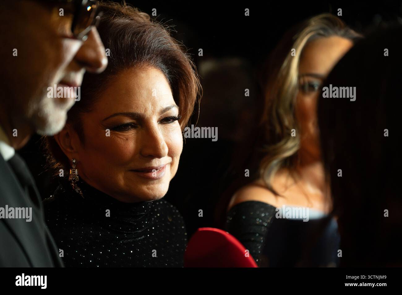 Madrid, Spagna. 7 ottobre 2025. Gloria Estefan partecipa ai Vanity Fair Awards a la Borda del Mentidero, Madrid. Credito: SOPA Images Limited/Alamy Live News Foto Stock