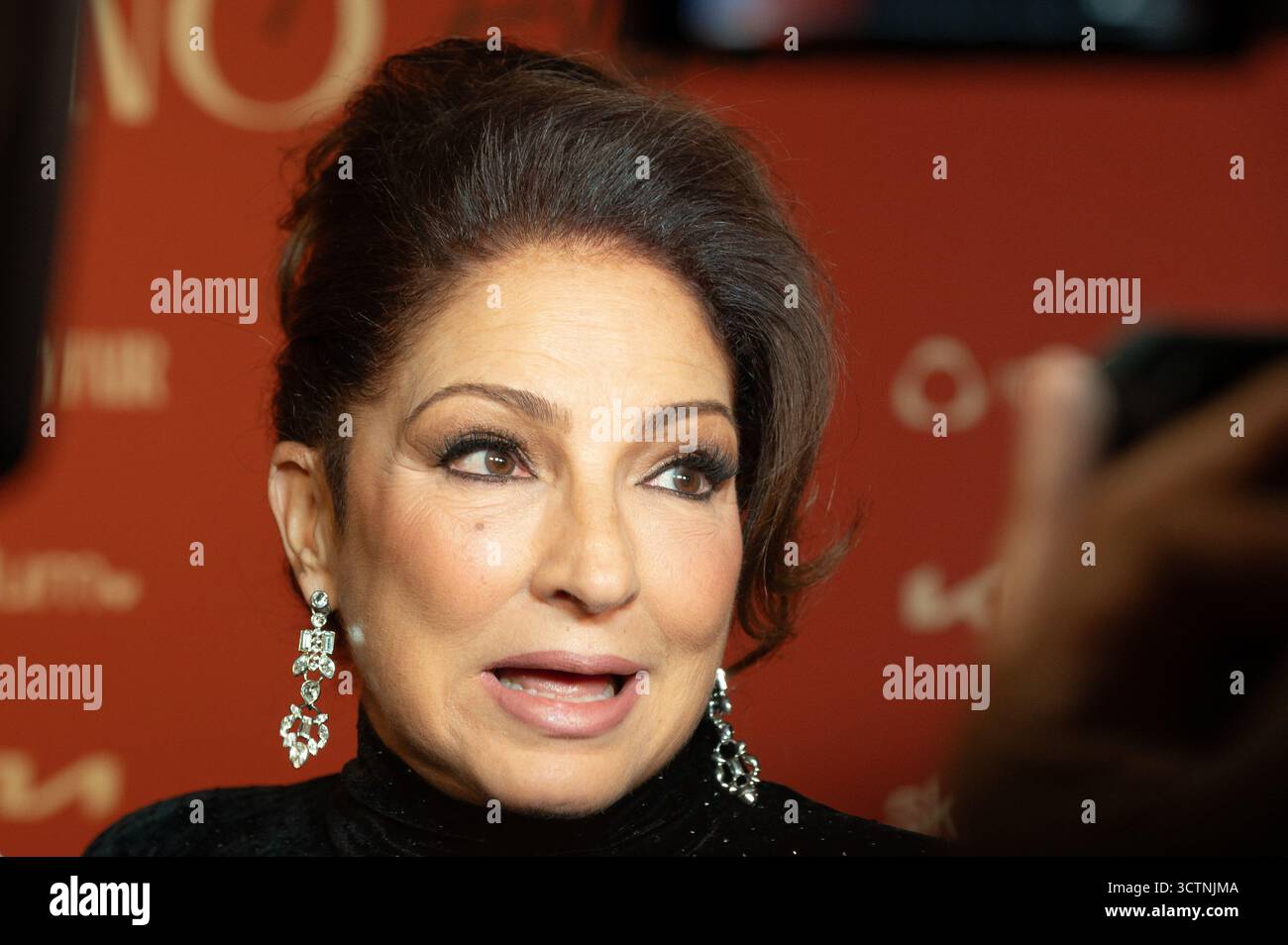 Madrid, Spagna. 7 ottobre 2025. Gloria Estefan partecipa ai Vanity Fair Awards a la Borda del Mentidero, Madrid. Credito: SOPA Images Limited/Alamy Live News Foto Stock