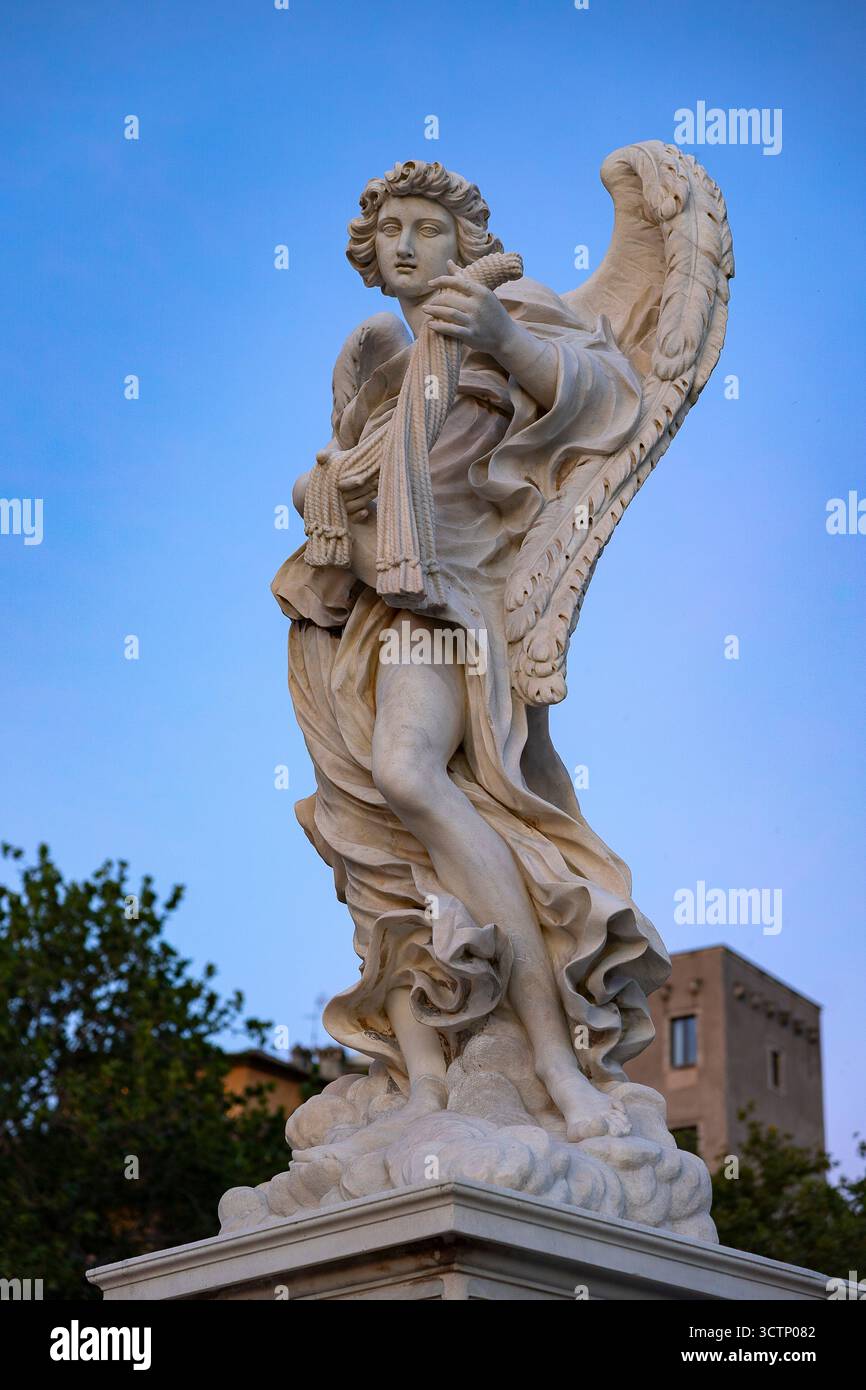 Statua dell'Angelo, ponte di Castel Sant'Angelo. Roma, Italia Foto Stock