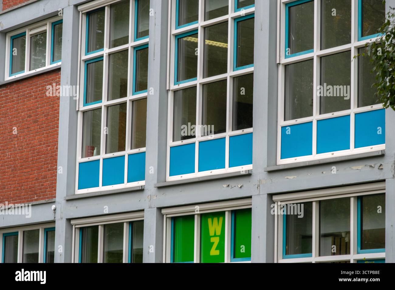 Windows School Elif e Woest Zuid ad Amsterdam, Paesi Bassi, 7-10-2025 Foto Stock