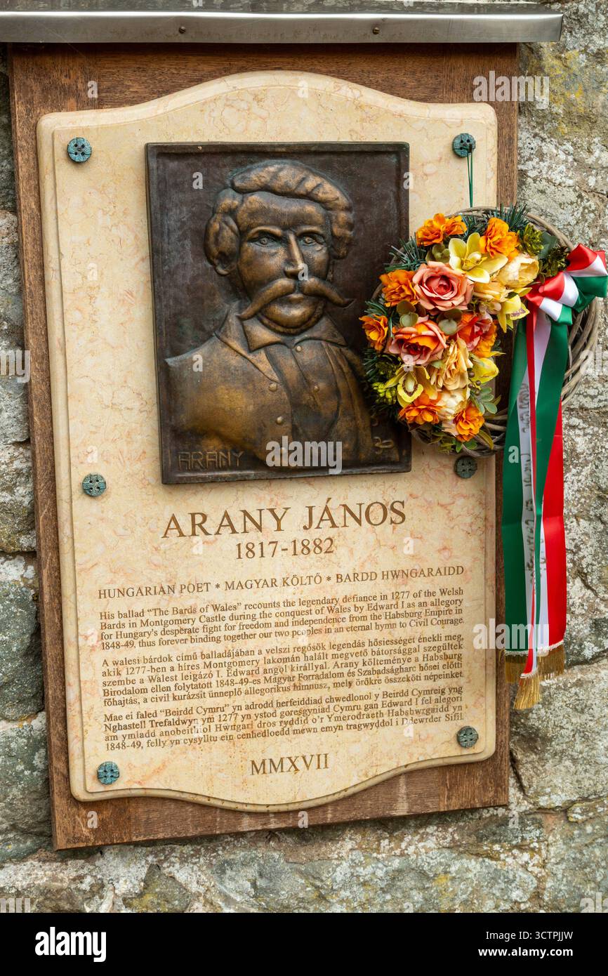 Una targa commemorativa per il poeta ungherese János Arany a Montgomery, Galles, inaugurata nel maggio 2022, in onore della sua ballata "i bardi del Galles" Foto Stock