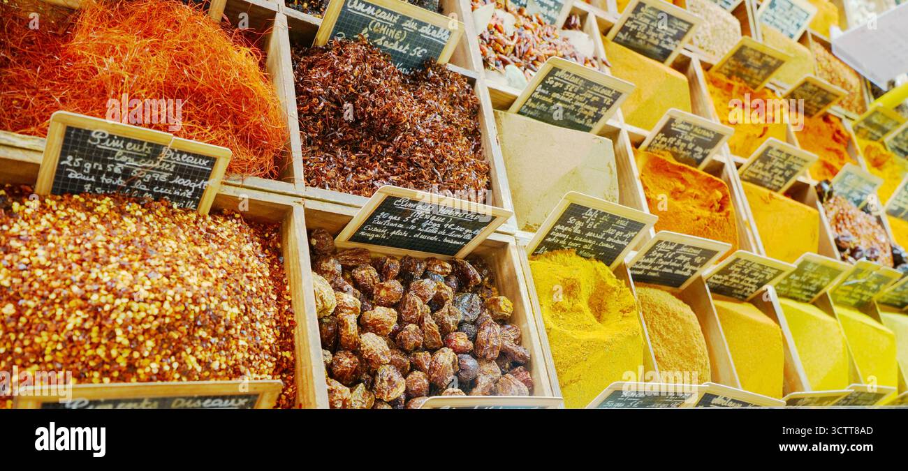 Marché provenzale ad Antibes, Nizza, Costa Azzurra, Francia Foto Stock