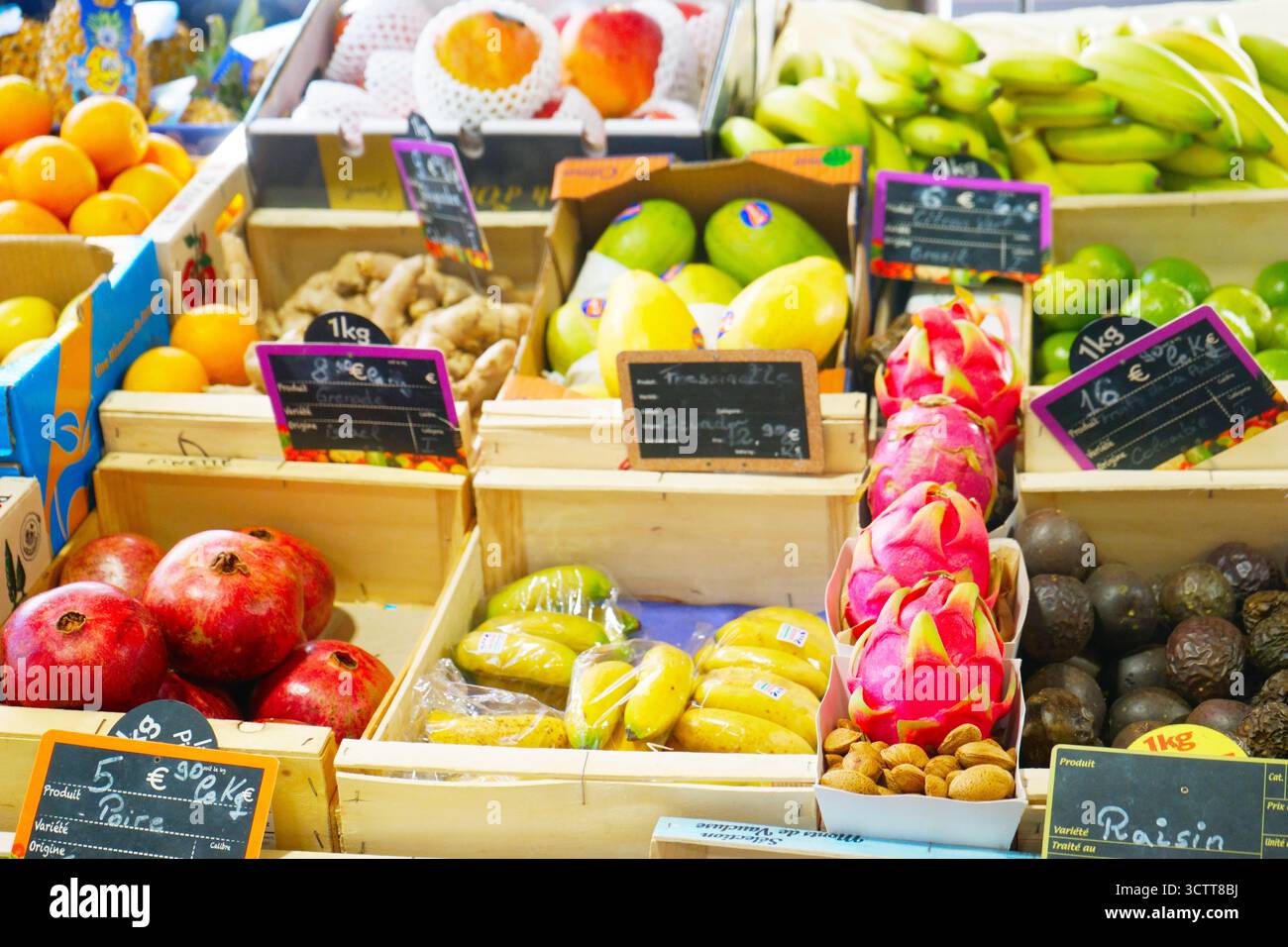 Marché provenzale ad Antibes, Nizza, Costa Azzurra, Francia Foto Stock