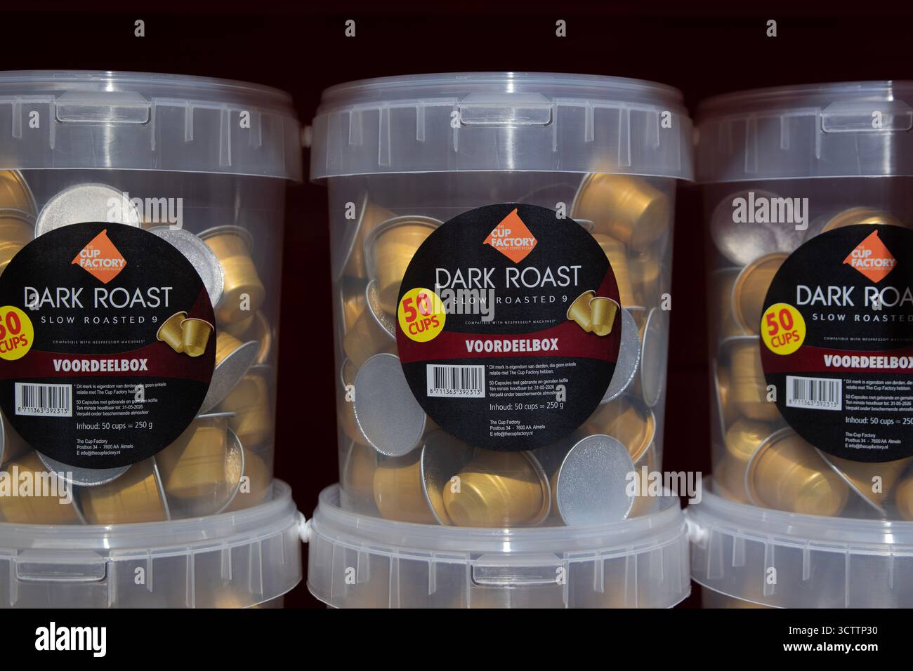 Close Up Cup Factory Dark Roast ad Amsterdam, Paesi Bassi, 8-10-2025 Foto Stock