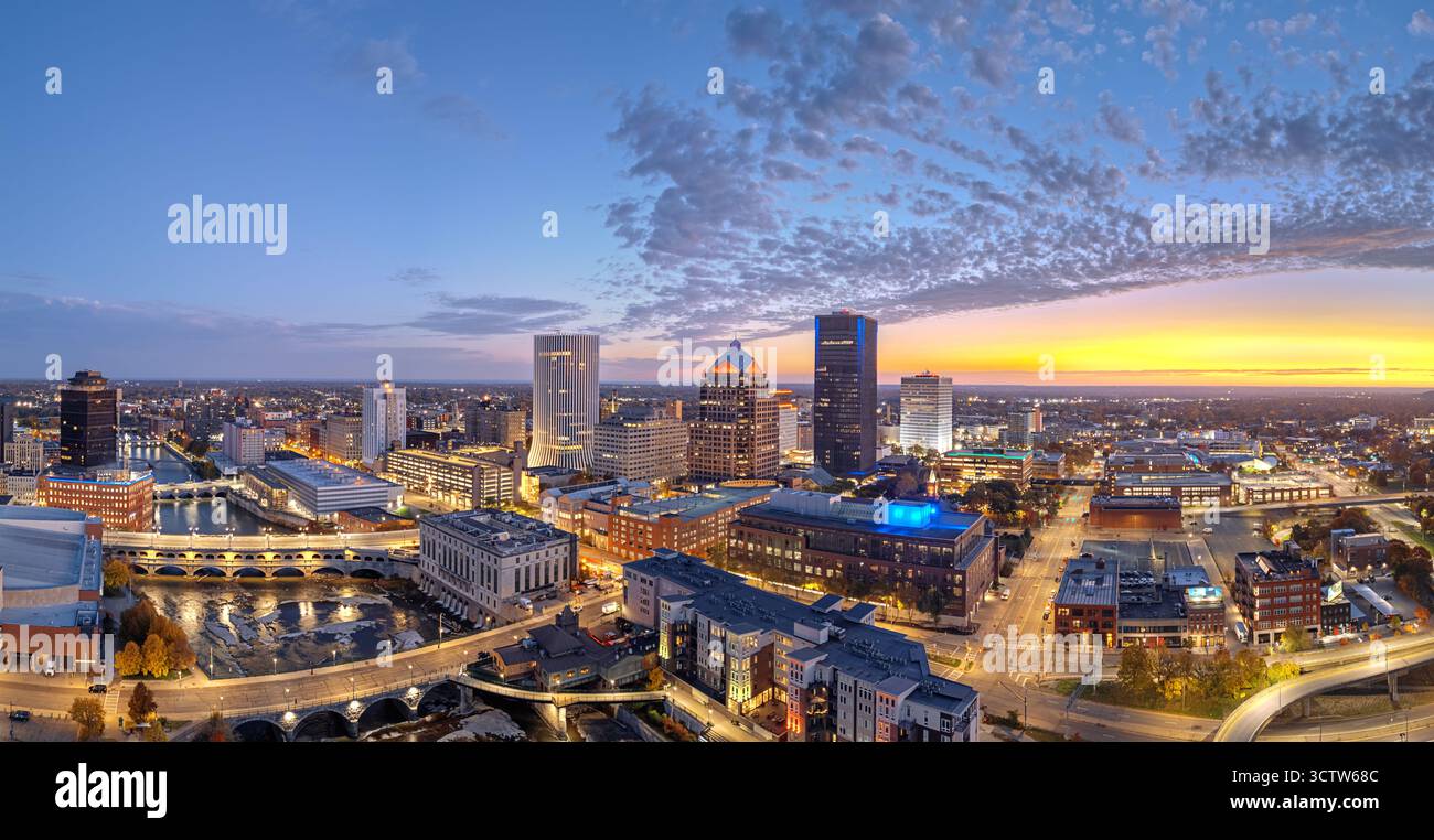 Rochester, New York, Stati Uniti, paesaggio urbano sul fiume Genesee. Foto Stock