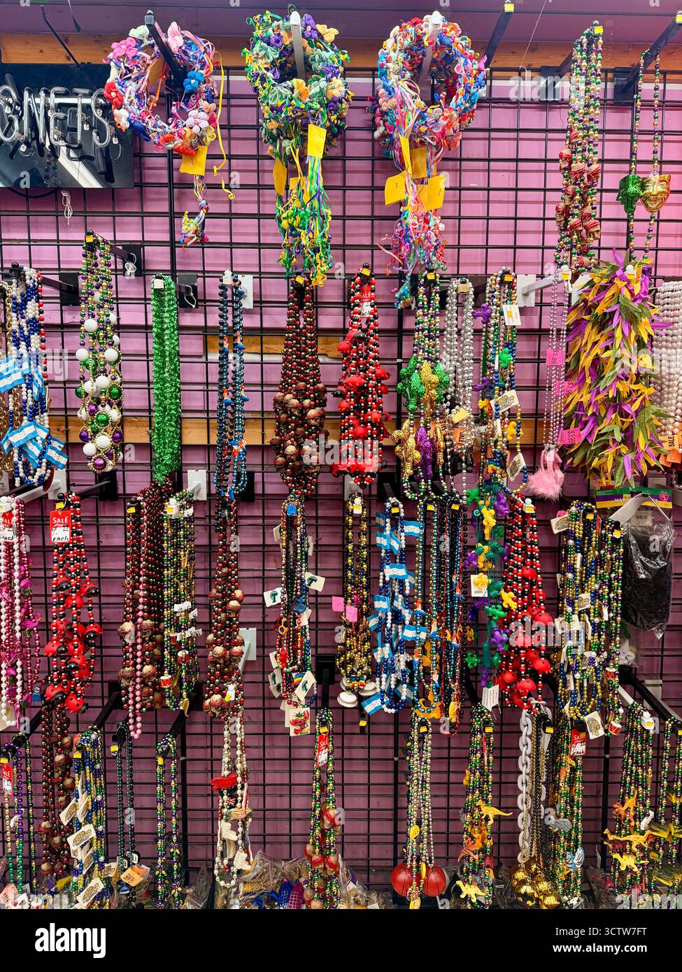 Mini Mart aperto 24 ore su 24 a New Orleans - Immagine stock catturata con smartphone