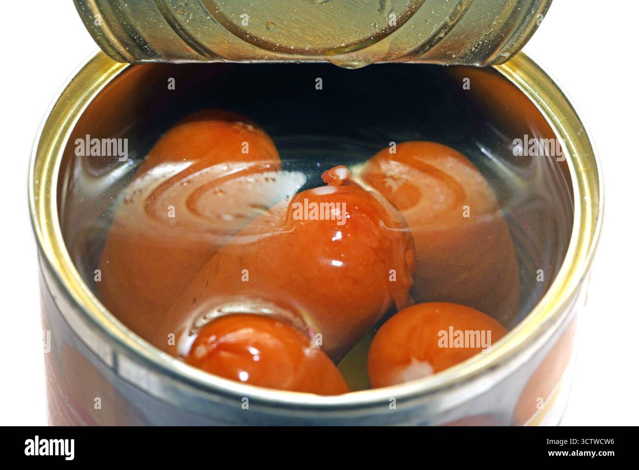 Lebensmittel in Konserven Knackige Würstchen vom Schwein mit Saitling in einer Konservendose *** cibo in scatola salsicce di maiale croccanti con carne di salsiccia in lattina Foto Stock