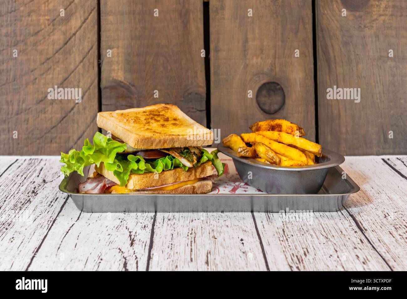 Wagyu Sandwich: Manzo di prima qualità, cipolle candite e foie gras di micuit su pane brioche Foto Stock