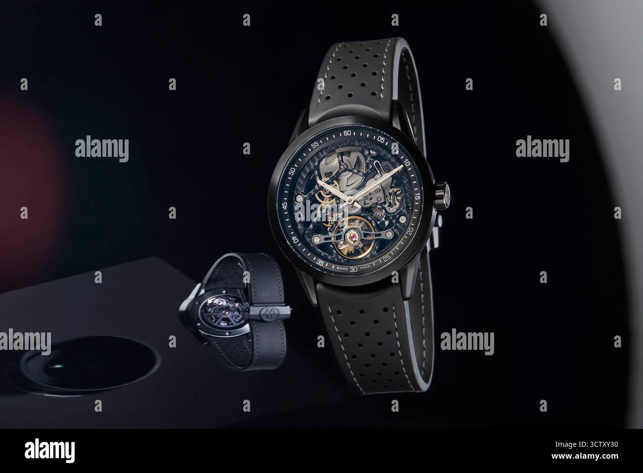 Orologio scheletrico che mostra la parte anteriore, posteriore e la fotocamera Foto Stock