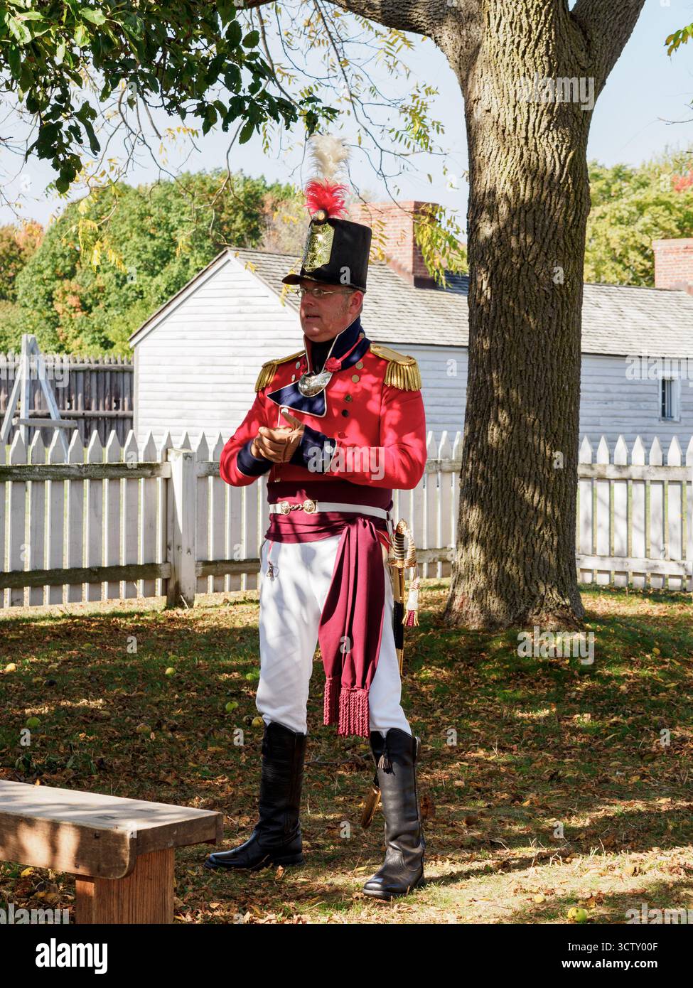 Un dipendente/attore di Parks Canada, che spiega la storia di Fort George, Niagara-on-the-Lake, Ontario, Canada Foto Stock