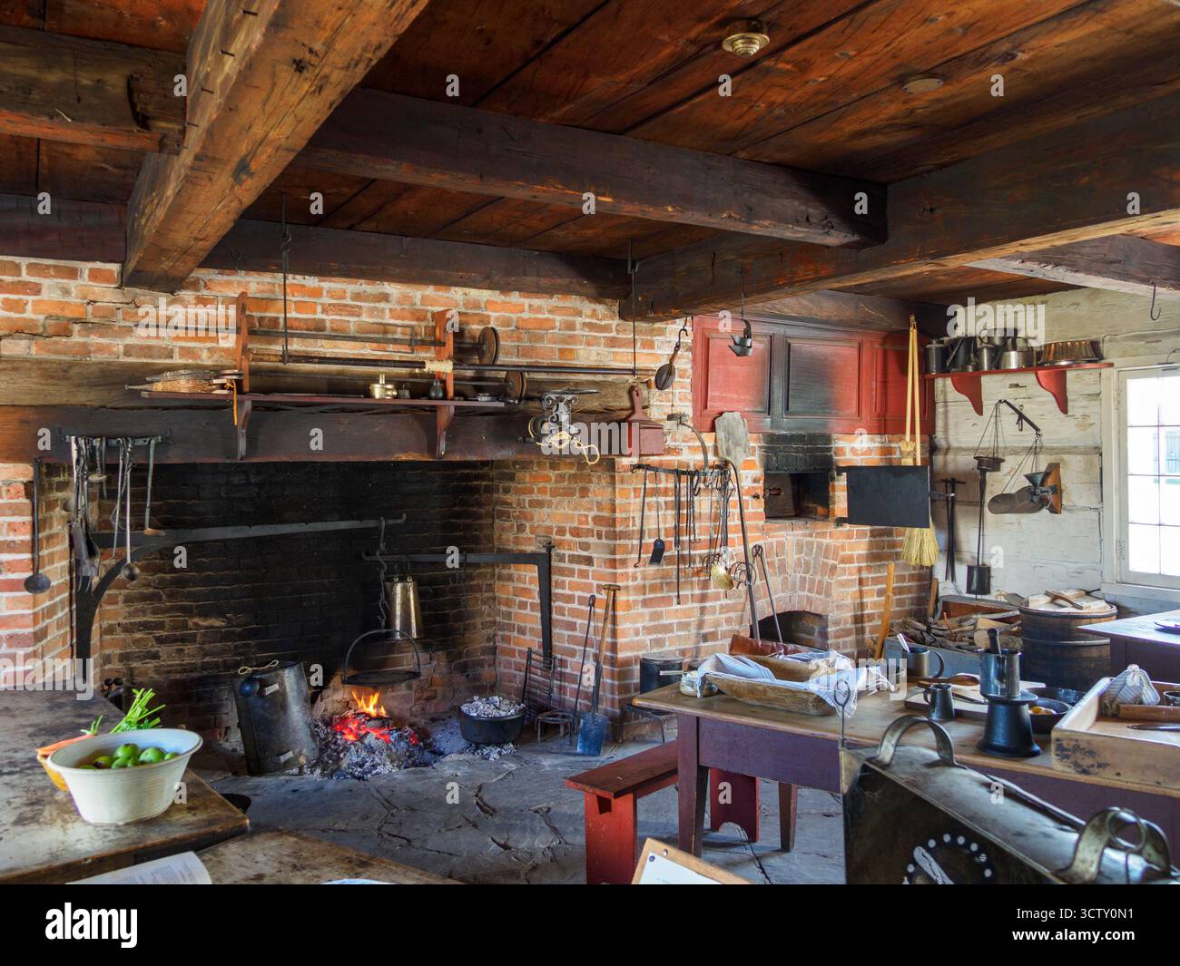 Fort George, Officers' Quarters Kitchen. Fort George, Niagara-on-the-Lake, Ontario, Canada Foto Stock