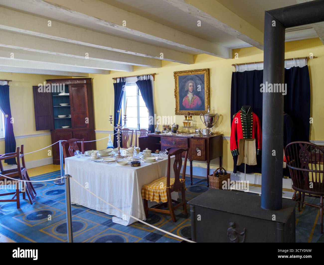 Fort George, sala da pranzo del quartier degli ufficiali. Fort George, Niagara-on-the-Lake, Ontario, Canada Foto Stock