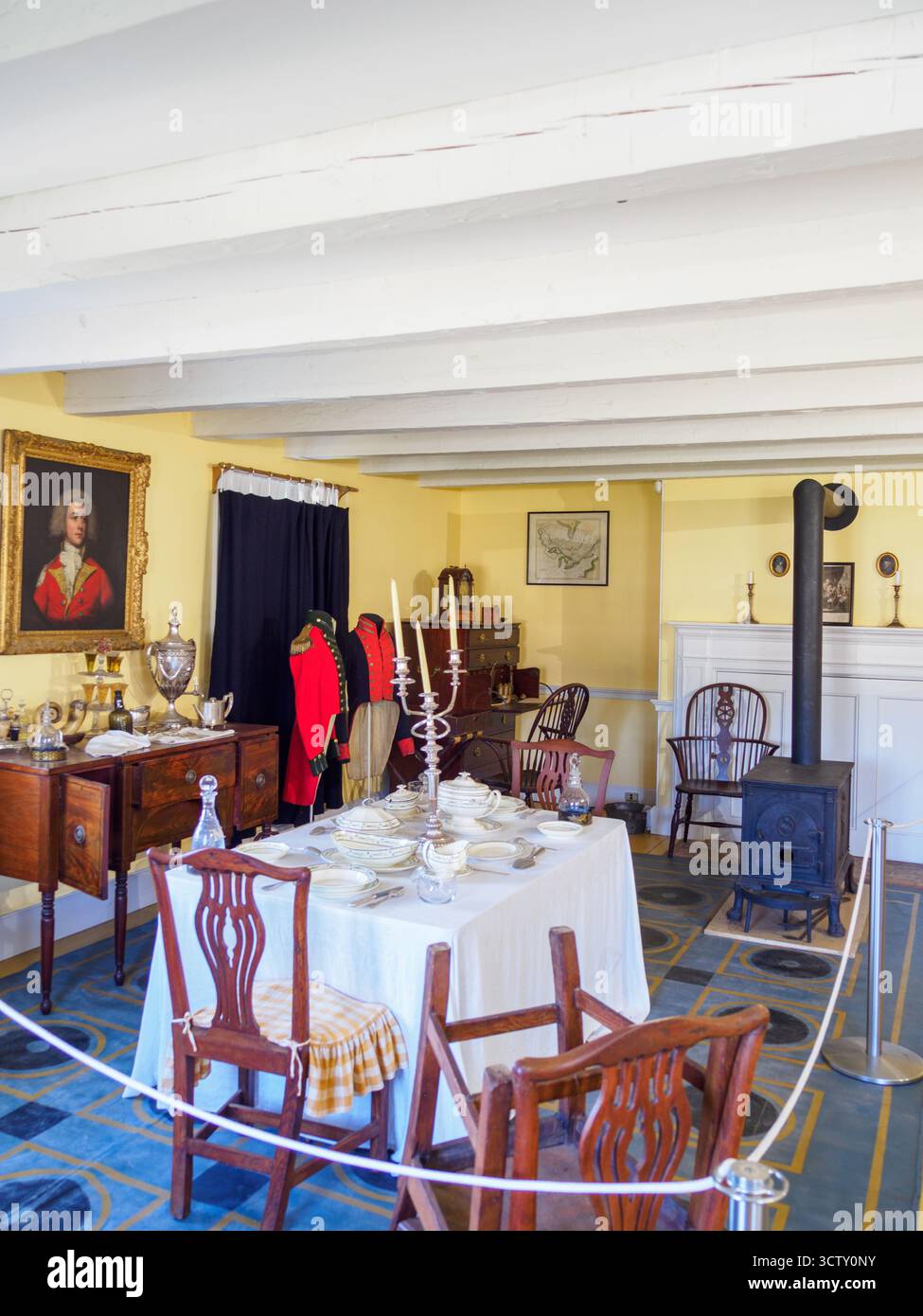 Fort George, sala da pranzo del quartier degli ufficiali. Fort George, Niagara-on-the-Lake, Ontario, Canada Foto Stock