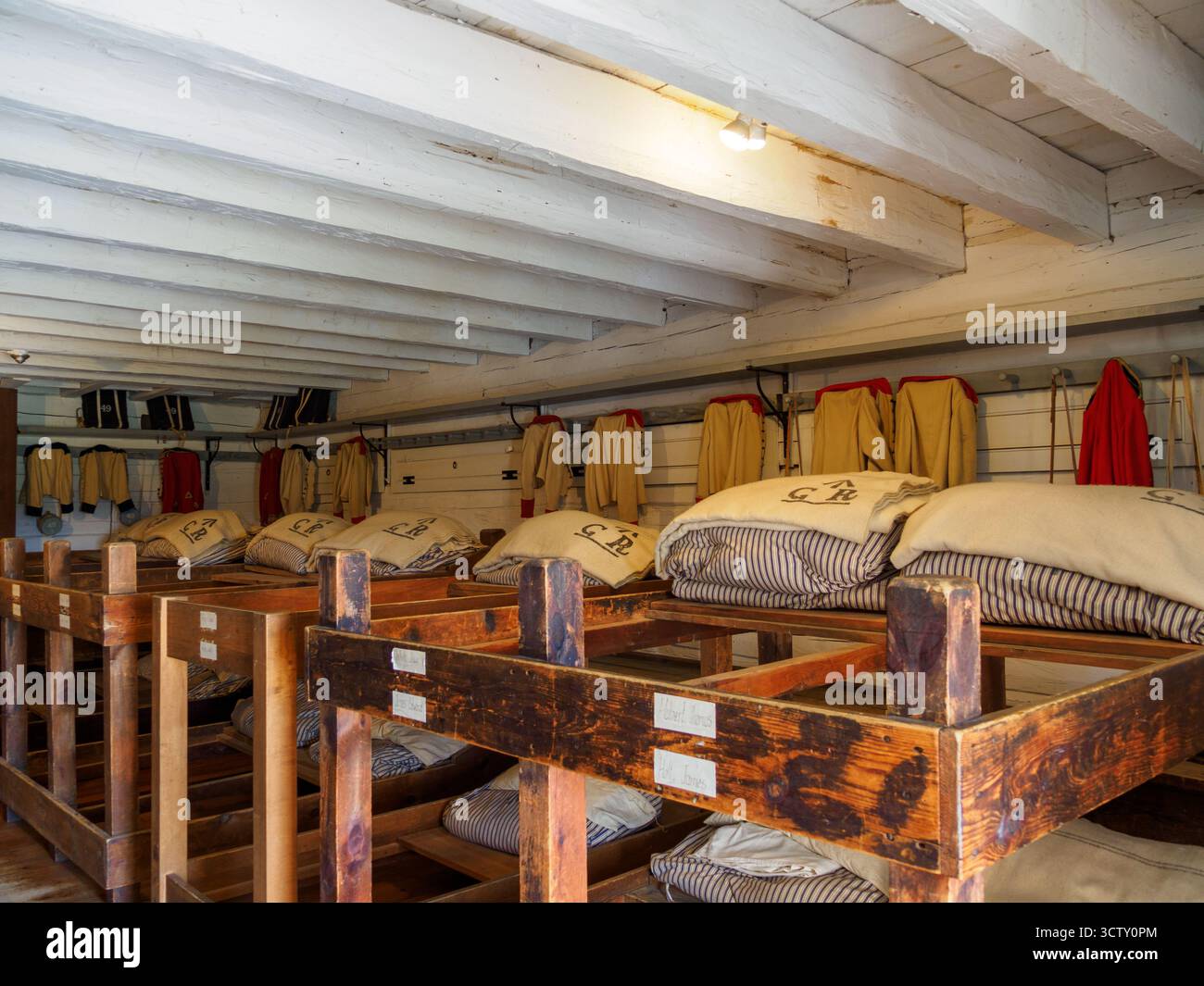 Fort George, The Blockhouse One - giubbotti di fanteria e letti a castello, Fort George, Niagara-on-the-Lake, Ontario, Canada Foto Stock