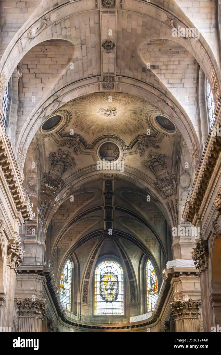 25 ottobre 2024. Francia, Parigi. Chiesa di San Sulpice, interno. Soffitto. Solo per uso editoriale. Foto Stock