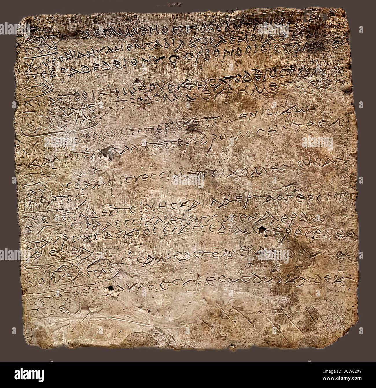 7841. La tavoletta di argilla dell'area di Olimpia contiene 13 righe dal libro Odissea di Omero 14, tra i più antichi testi omerici sopravvissuti scoperti in GRE Foto Stock